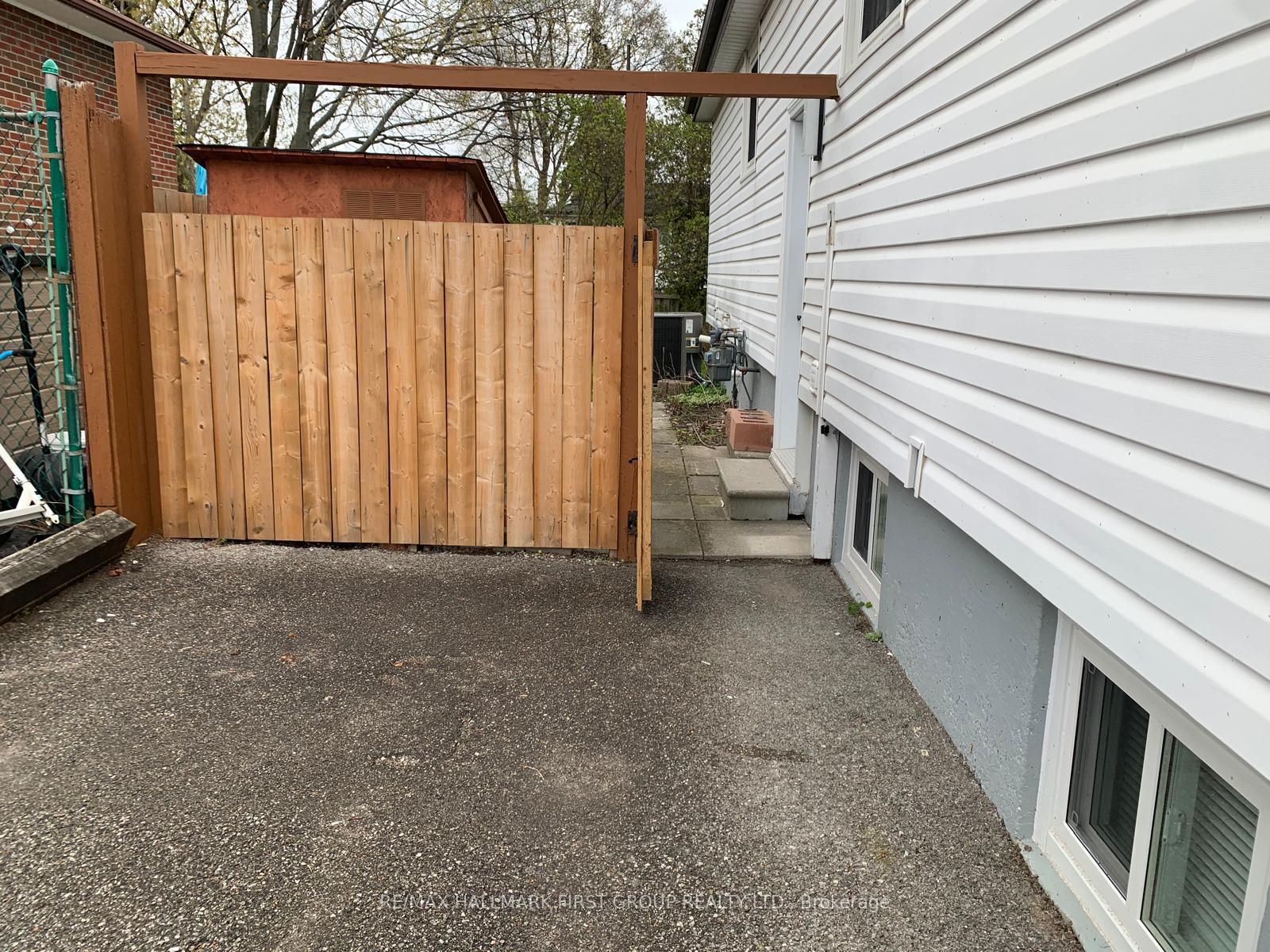 Photo 3 of Unit LOWER, 731 Yeremi Street, Pickering, West Shore — HOMEH