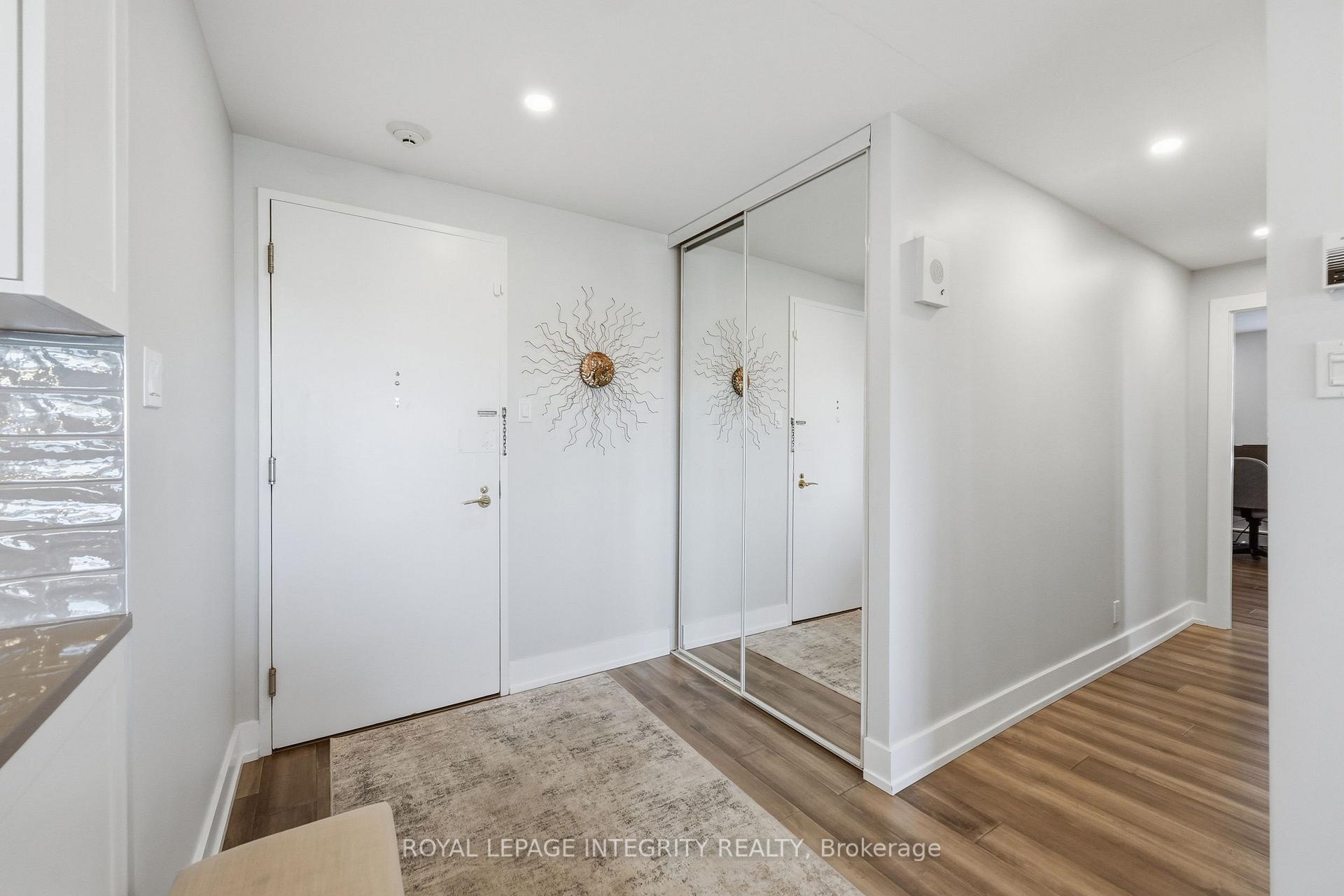 Photo 2 of Unit 1210, 515 St Laurent Boulevard, Ottawa, Viscount Alexander Park — HOMEH