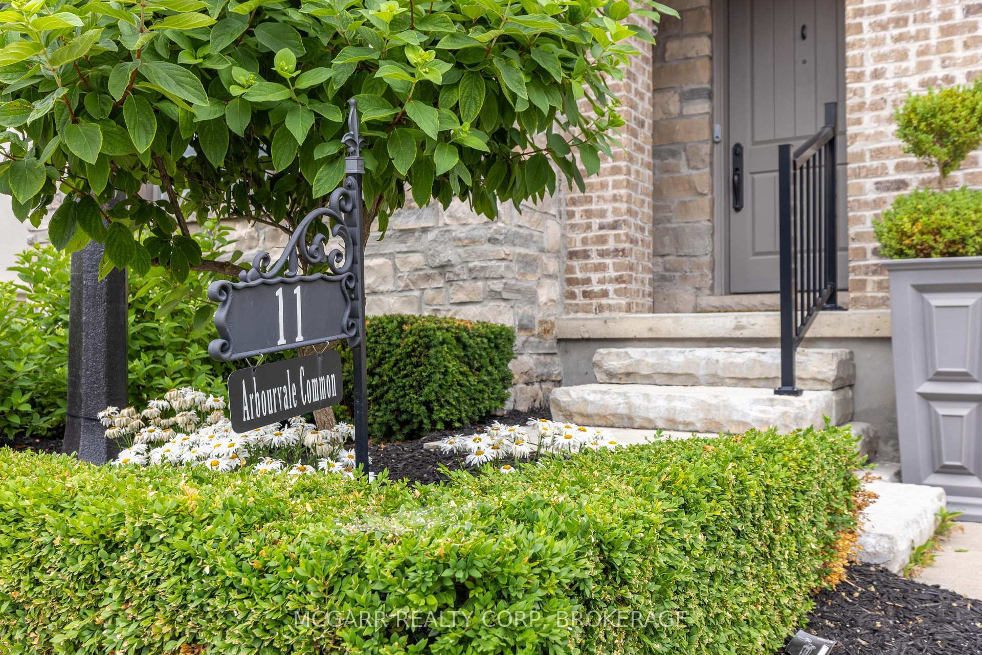Photo 3 of 11 Arbourvale Common, St. Catharines, Glendale/Glenridge — HOMEH