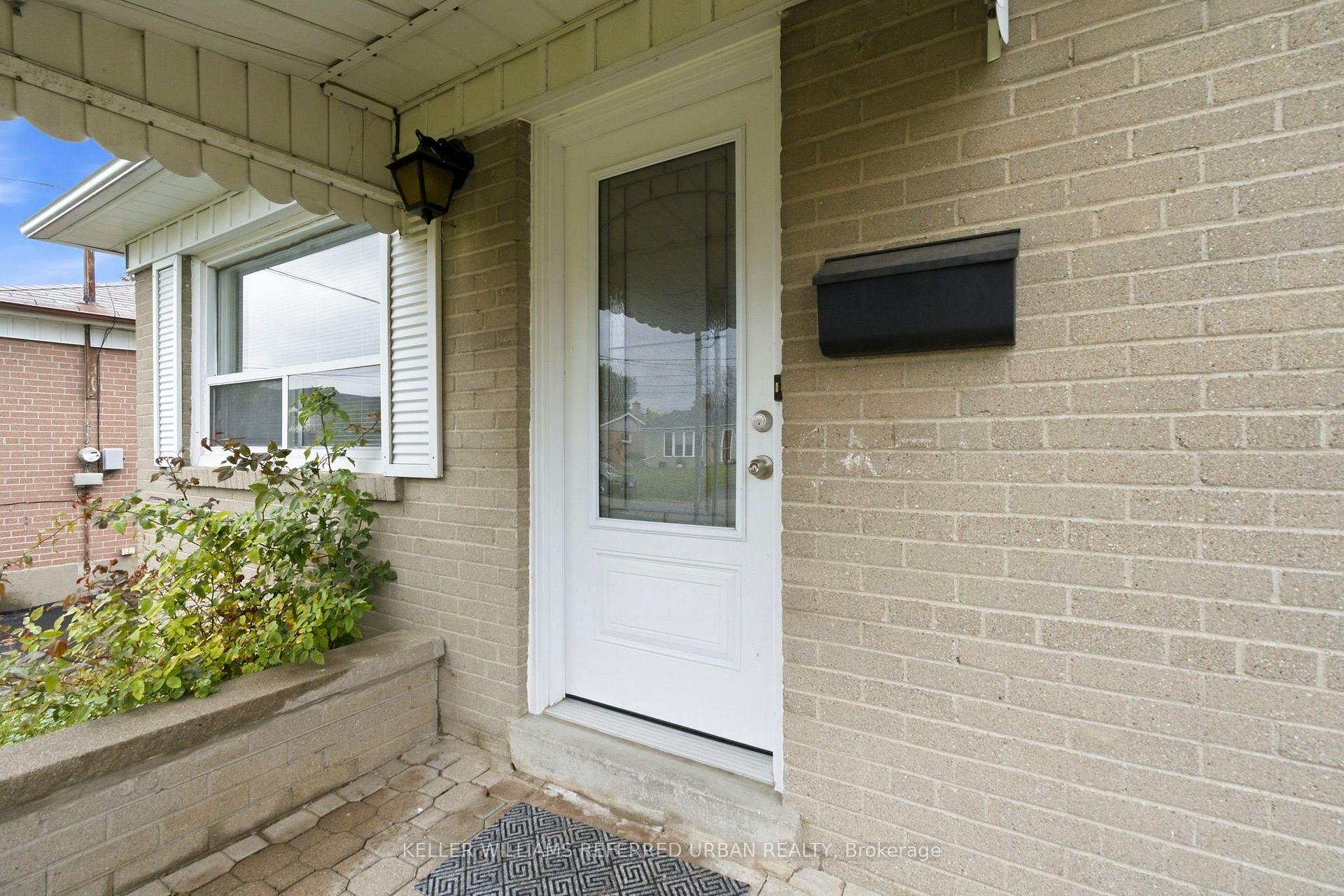Photo 7 of 266 Acton Avenue, North York, Bathurst Manor — HOMEH