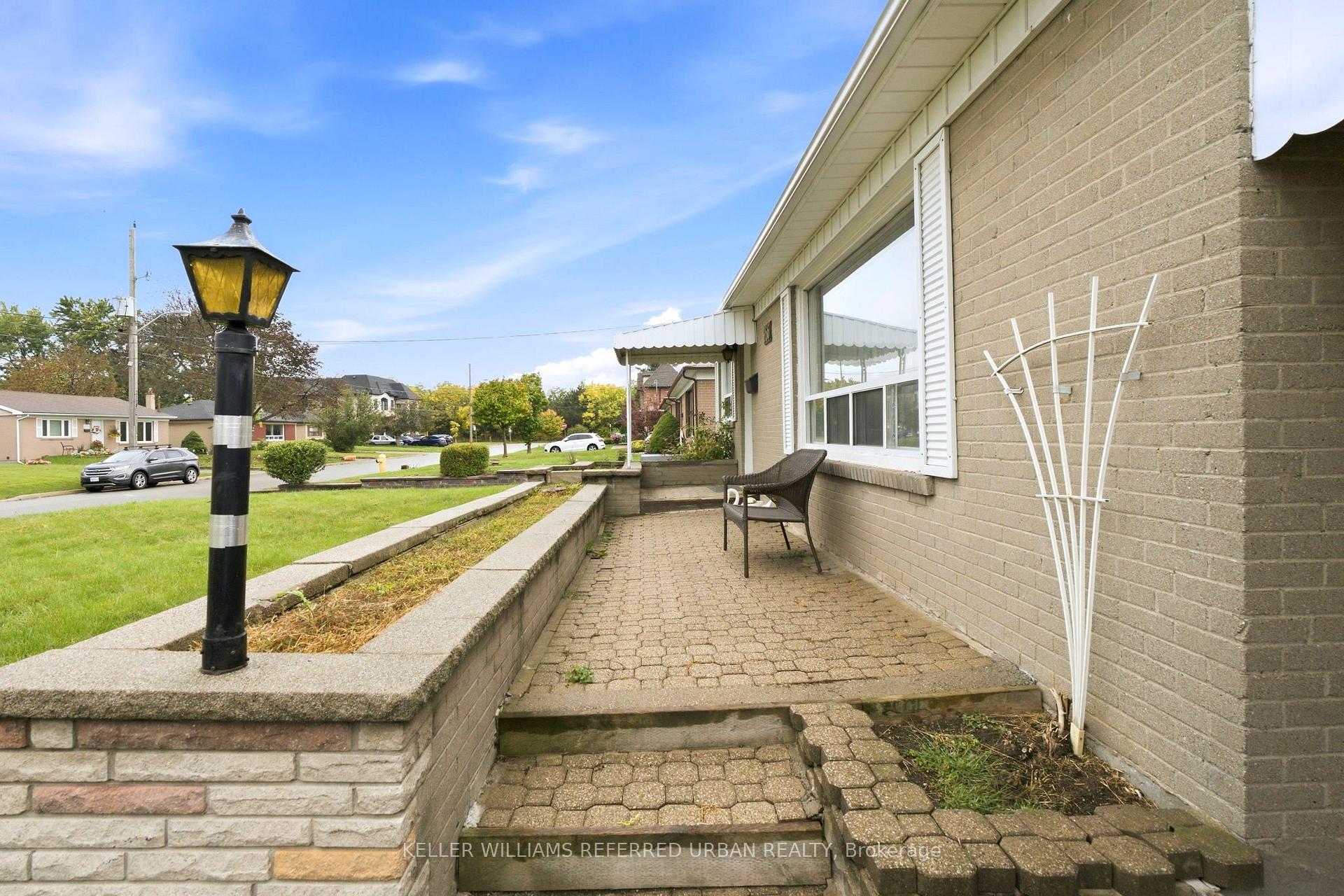 Photo 6 of 266 Acton Avenue, North York, Bathurst Manor — HOMEH