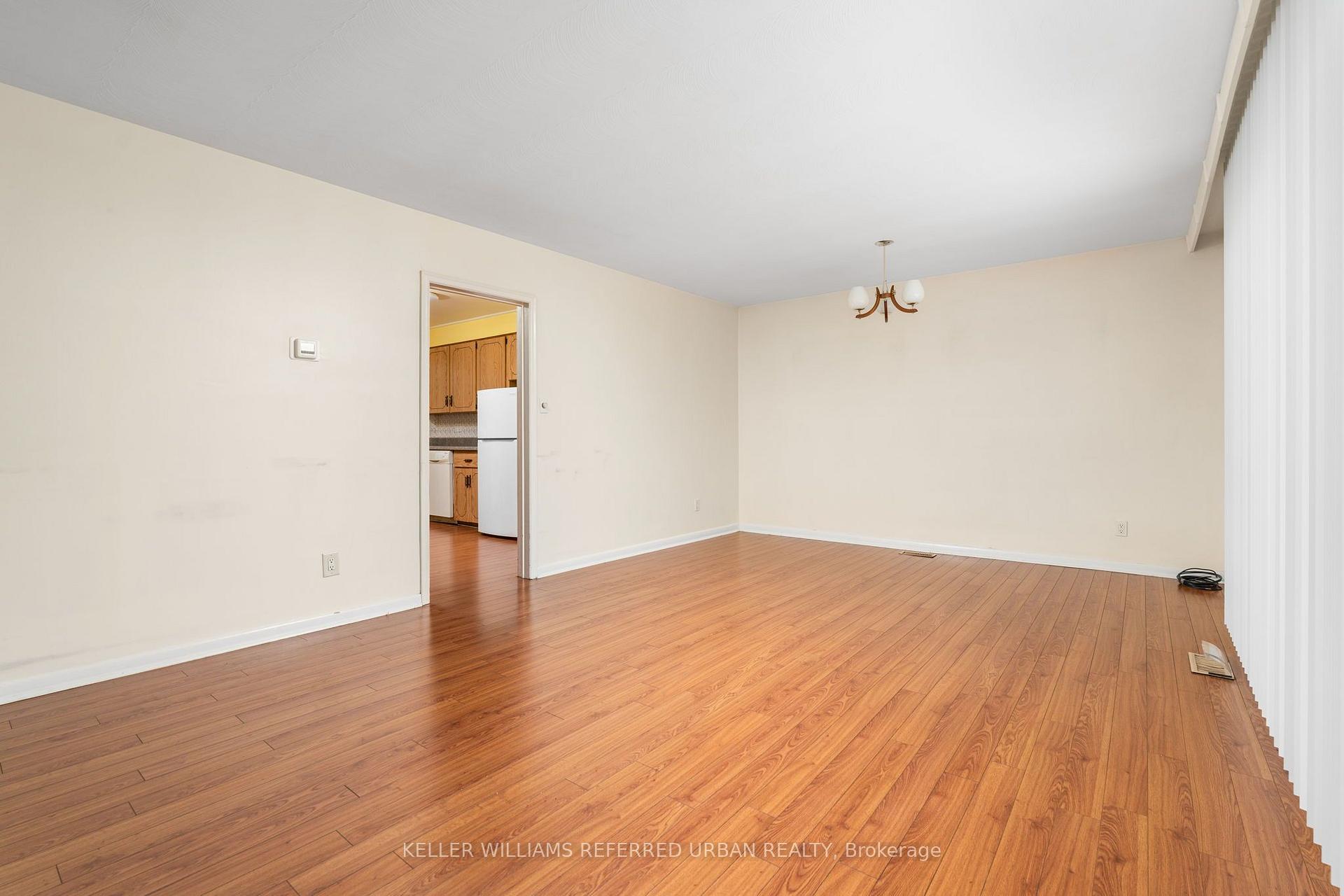 Photo 11 of 266 Acton Avenue, North York, Bathurst Manor — HOMEH