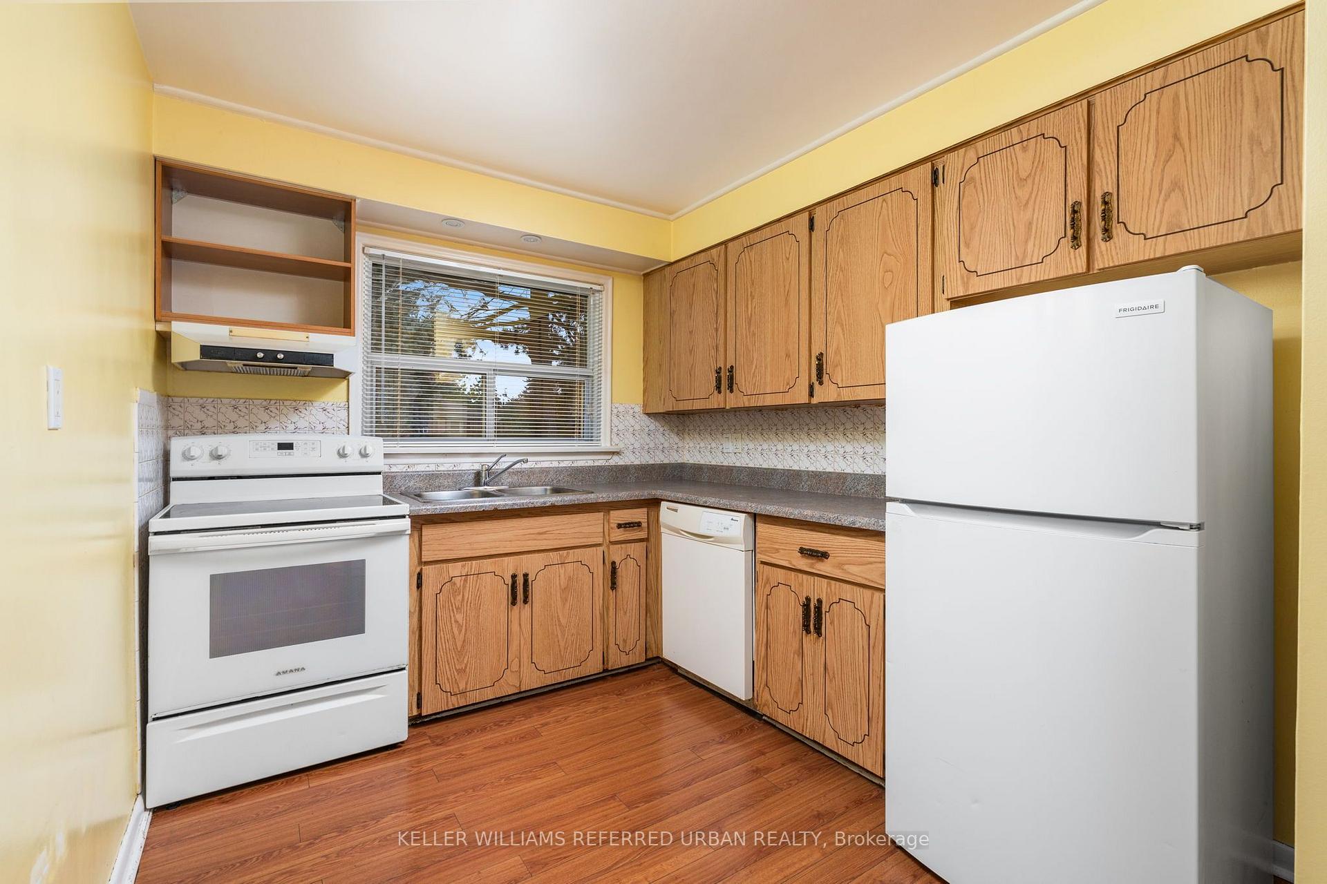 Photo 16 of 266 Acton Avenue, North York, Bathurst Manor — HOMEH