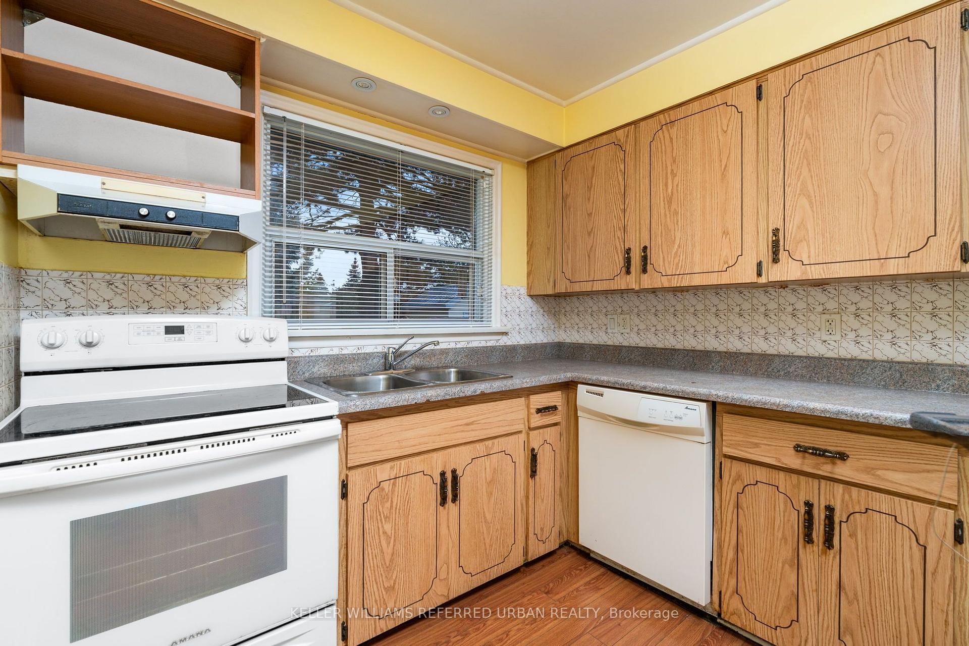 Photo 17 of 266 Acton Avenue, North York, Bathurst Manor — HOMEH