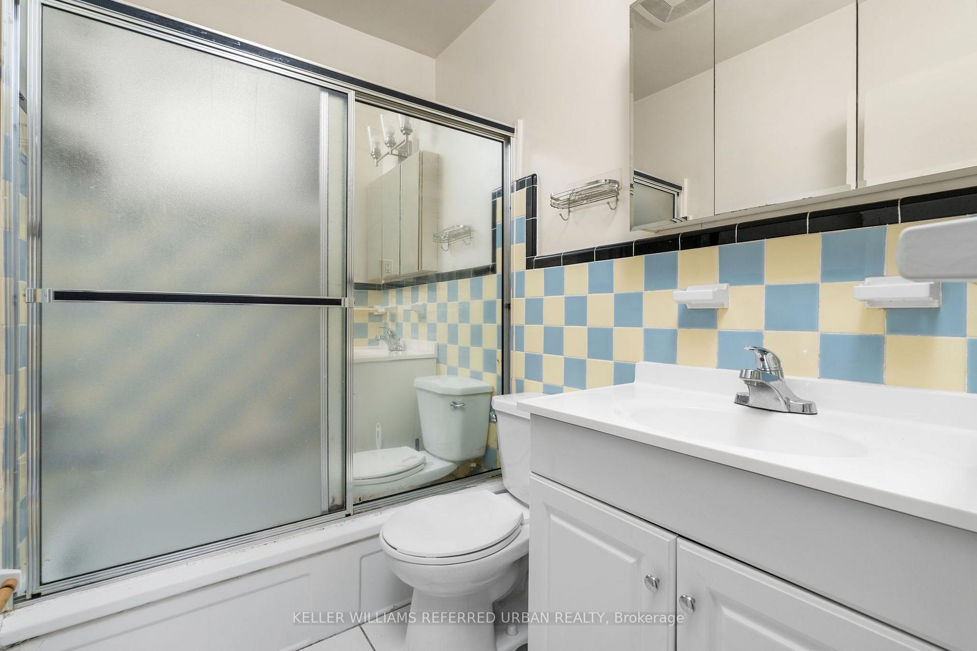 Photo 25 of 266 Acton Avenue, North York, Bathurst Manor — HOMEH