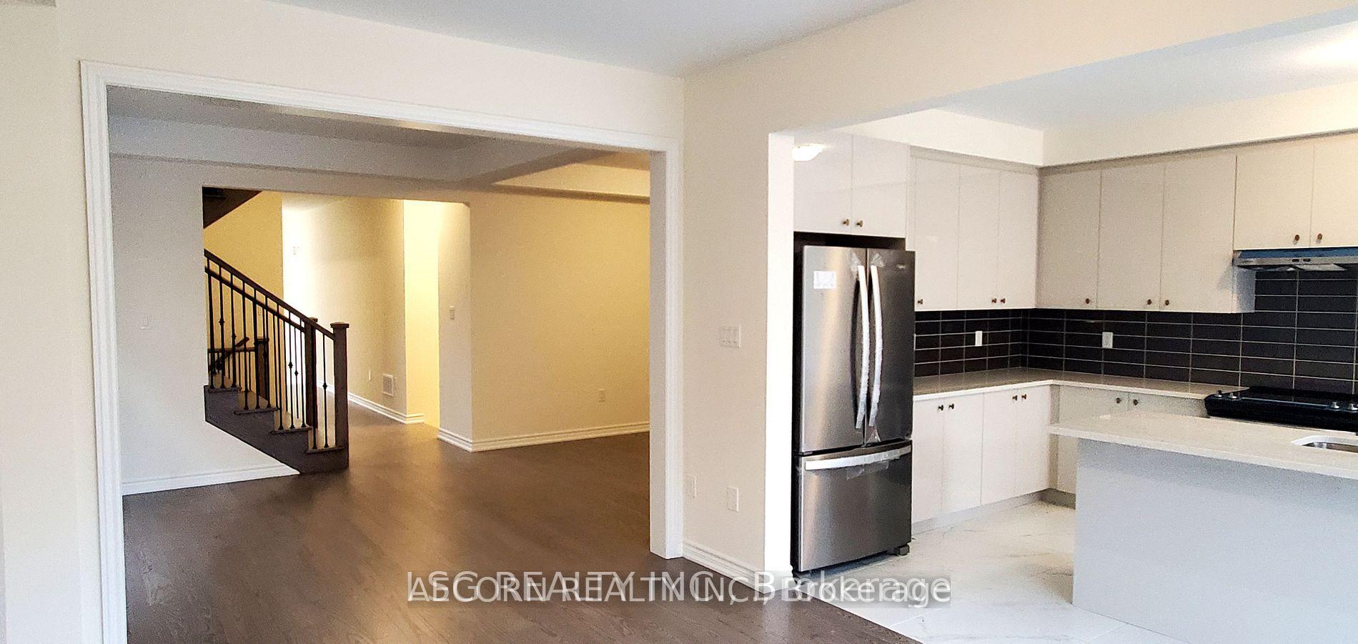 Photo 4 of 209 Thompson Drive, East Gwillimbury, Holland Landing — HOMEH