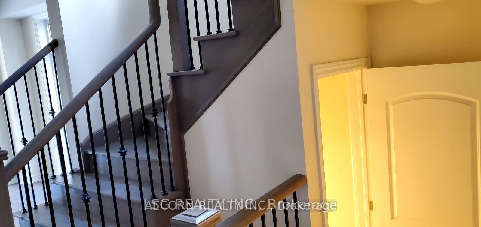 Photo 6 of 209 Thompson Drive, East Gwillimbury, Holland Landing — HOMEH