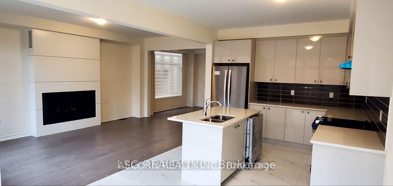 Photo 11 of 209 Thompson Drive, East Gwillimbury, Holland Landing — HOMEH