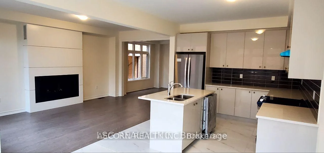 Photo 5 of 209 Thompson Drive, East Gwillimbury, Holland Landing — HOMEH
