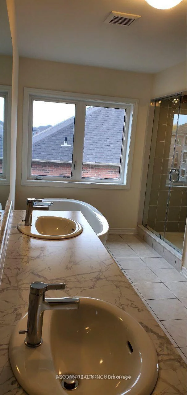 Photo 21 of 209 Thompson Drive, East Gwillimbury, Holland Landing — HOMEH