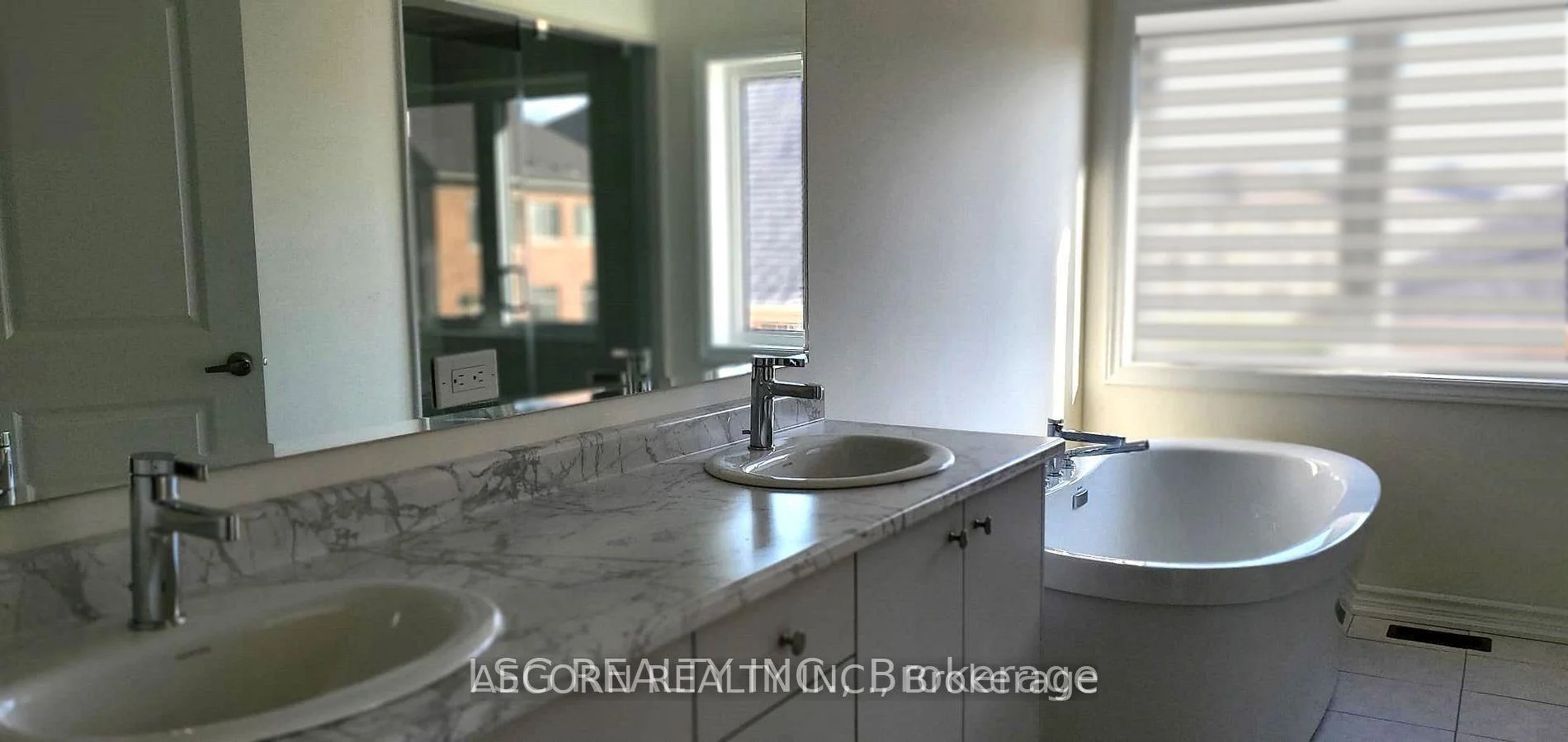 Photo 26 of 209 Thompson Drive, East Gwillimbury, Holland Landing — HOMEH