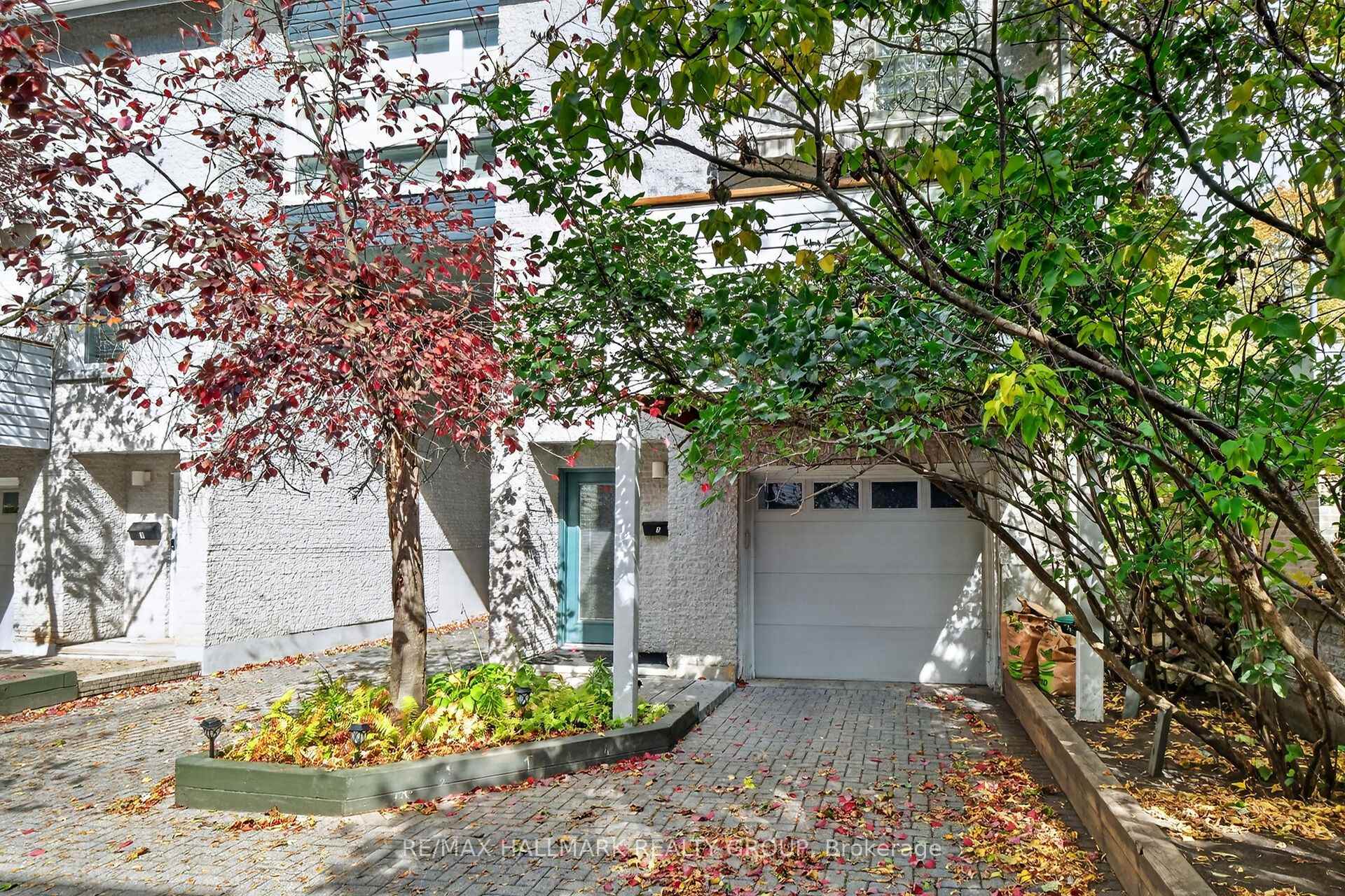 Photo 3 of Unit 2, 121 Mackay Street, Ottawa, New Edinburgh — HOMEH