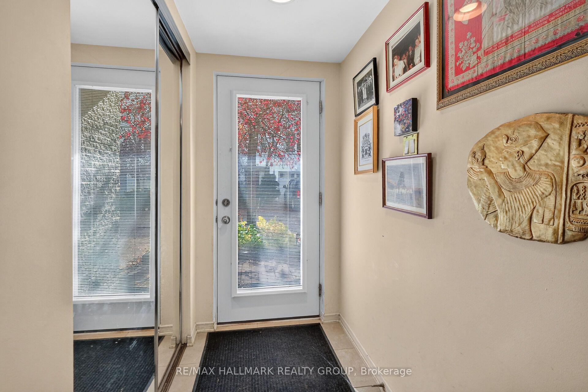 Photo 4 of Unit 2, 121 Mackay Street, Ottawa, New Edinburgh — HOMEH