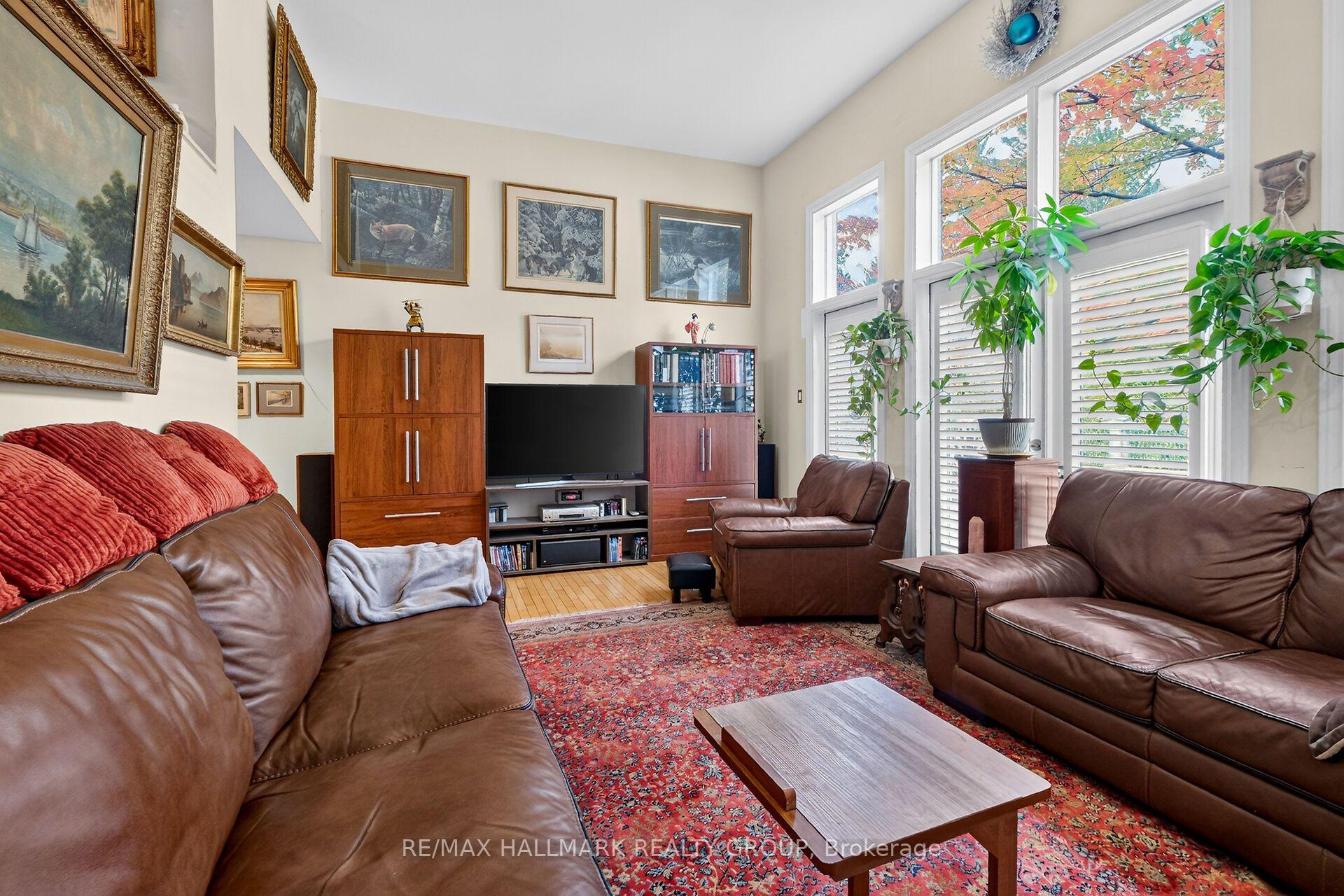 Photo 10 of Unit 2, 121 Mackay Street, Ottawa, New Edinburgh — HOMEH