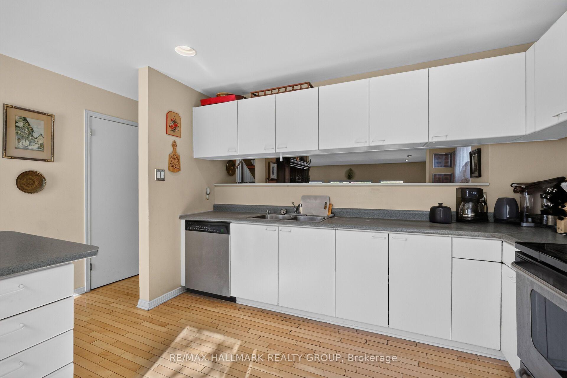 Photo 18 of Unit 2, 121 Mackay Street, Ottawa, New Edinburgh — HOMEH