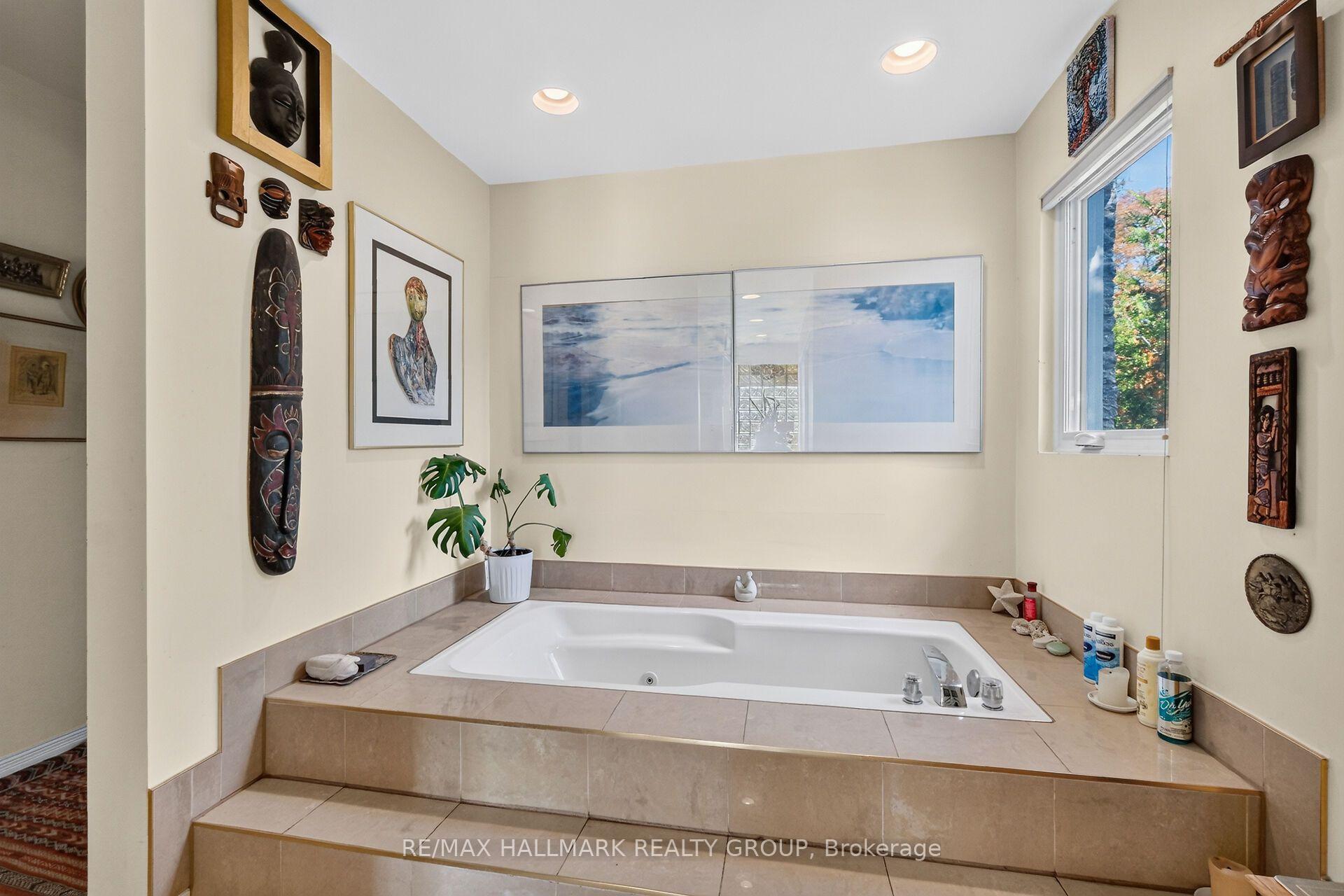 Photo 31 of Unit 2, 121 Mackay Street, Ottawa, New Edinburgh — HOMEH