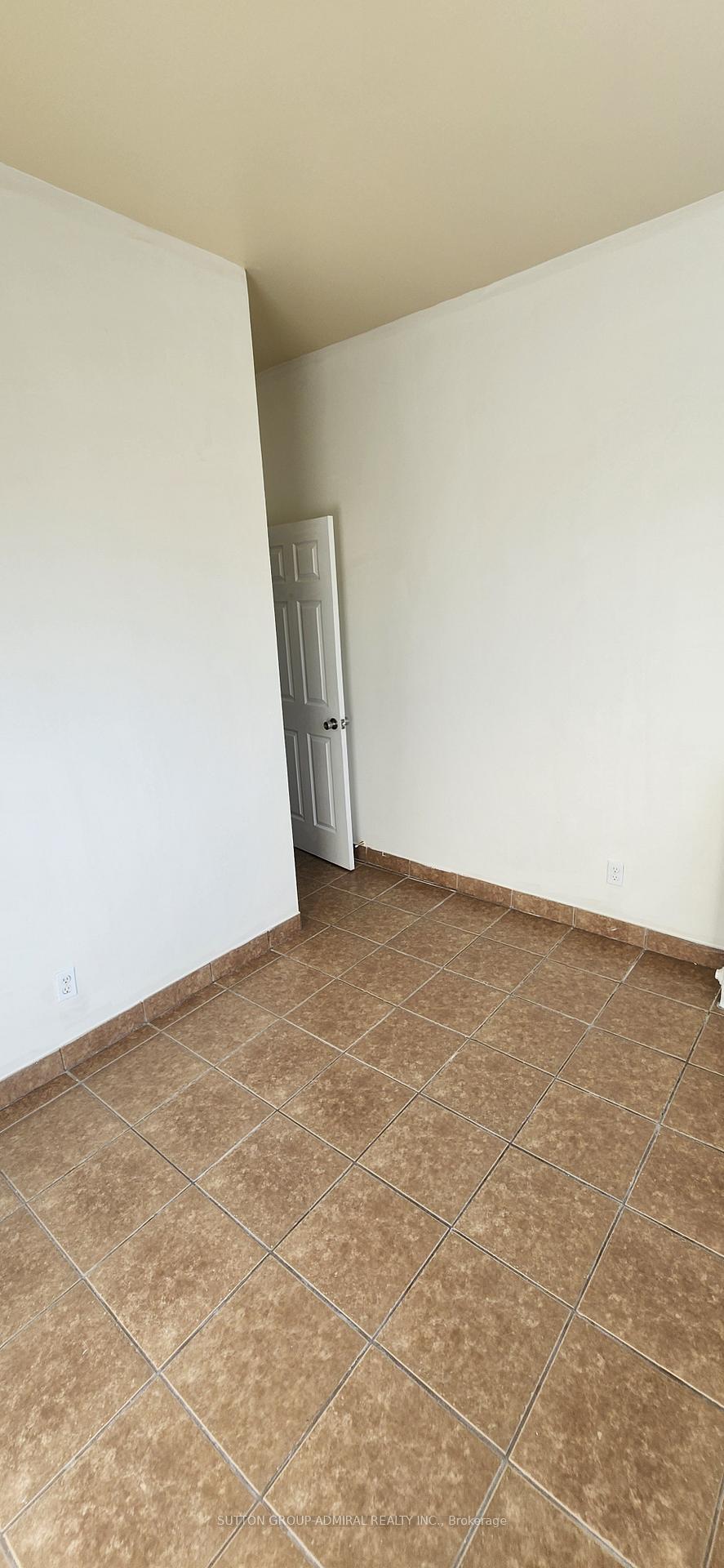 Photo 8 of Unit Upper 1, 1040A St Clair Avenue, Toronto, Oakwood Village — HOMEH
