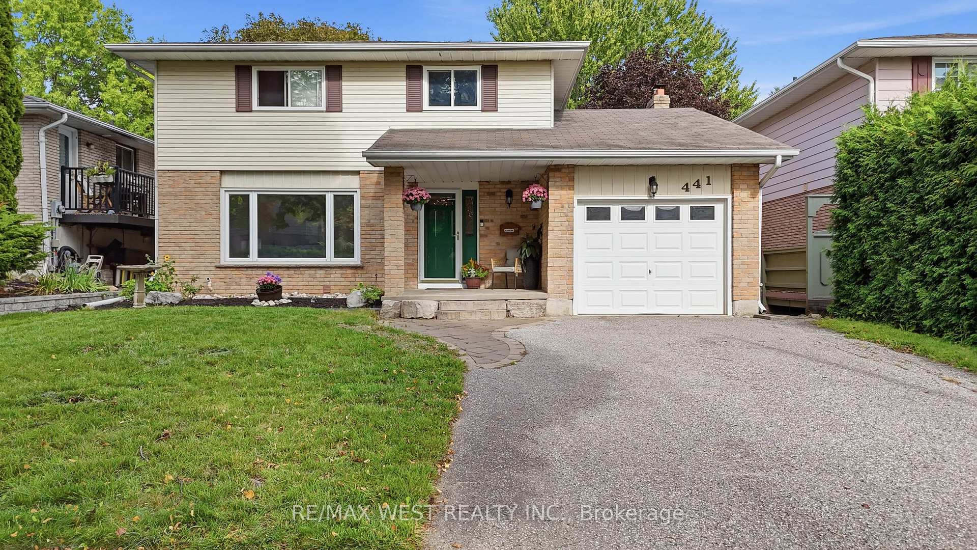 Photo 2 of 441 Paddington Crescent, Oshawa, Centennial — HOMEH