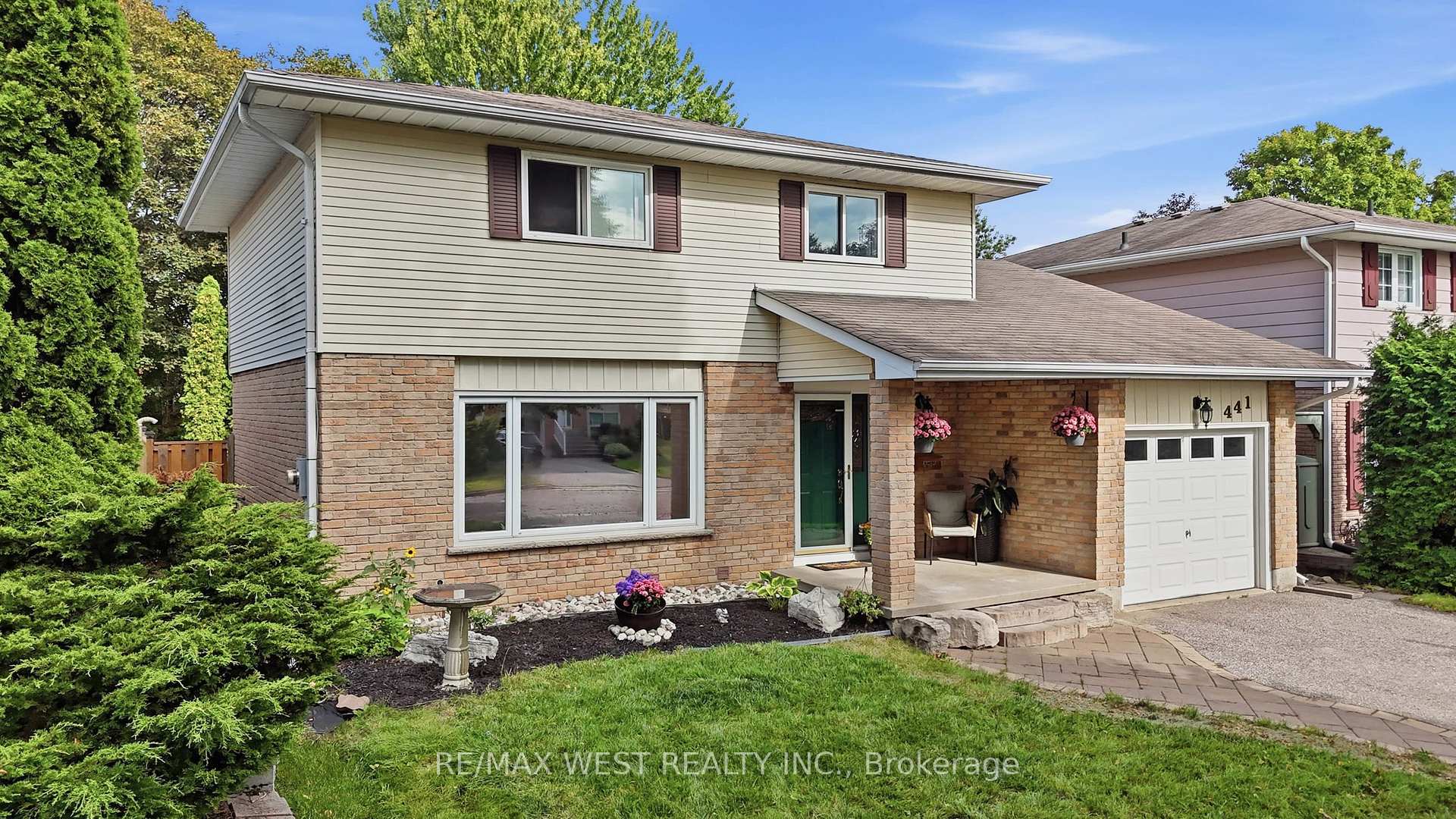 Photo 4 of 441 Paddington Crescent, Oshawa, Centennial — HOMEH