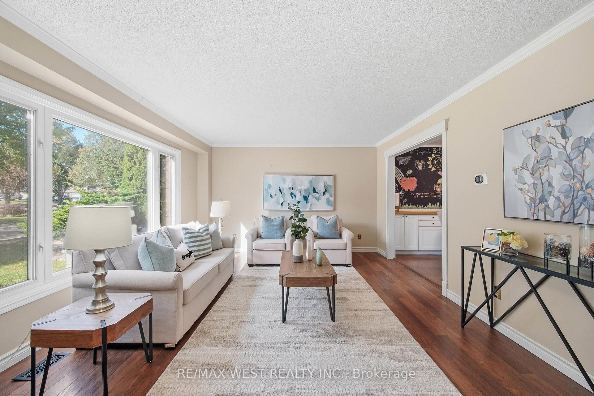 Photo 8 of 441 Paddington Crescent, Oshawa, Centennial — HOMEH