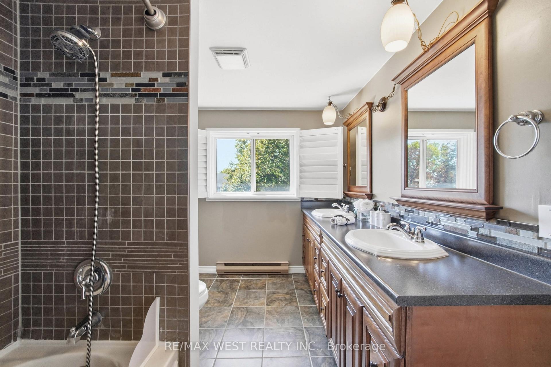 Photo 18 of 441 Paddington Crescent, Oshawa, Centennial — HOMEH