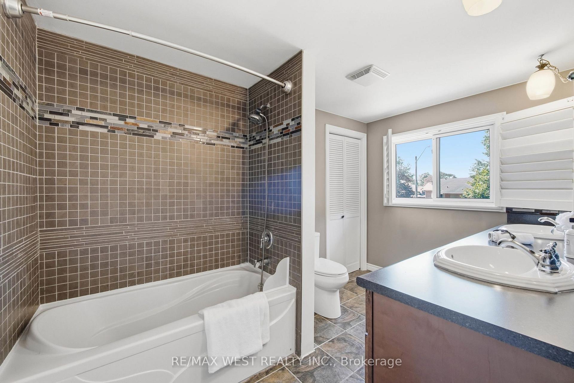 Photo 19 of 441 Paddington Crescent, Oshawa, Centennial — HOMEH