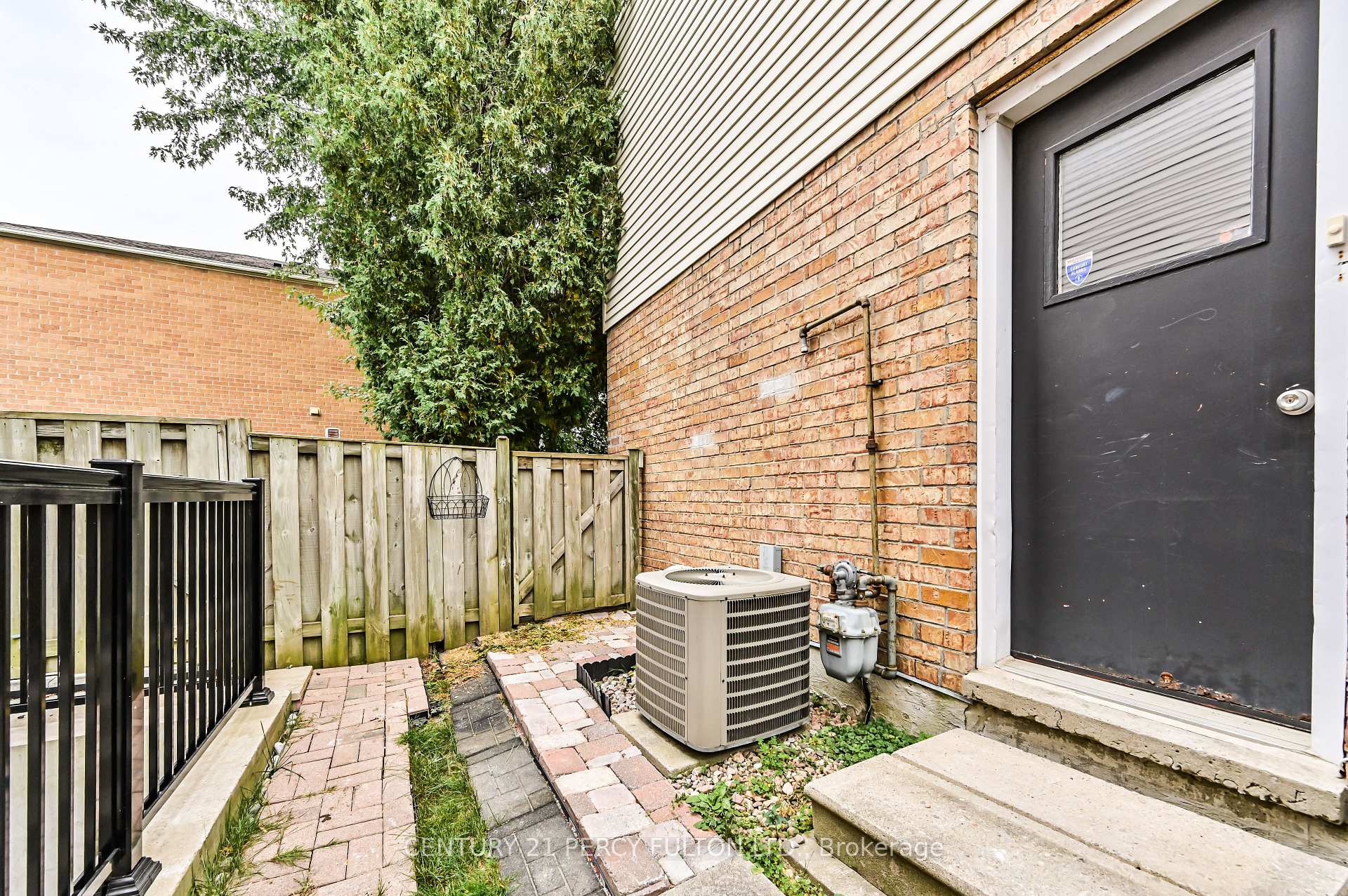 Photo 2 of 54 Chapel Park Square, Scarborough, Steeles — HOMEH