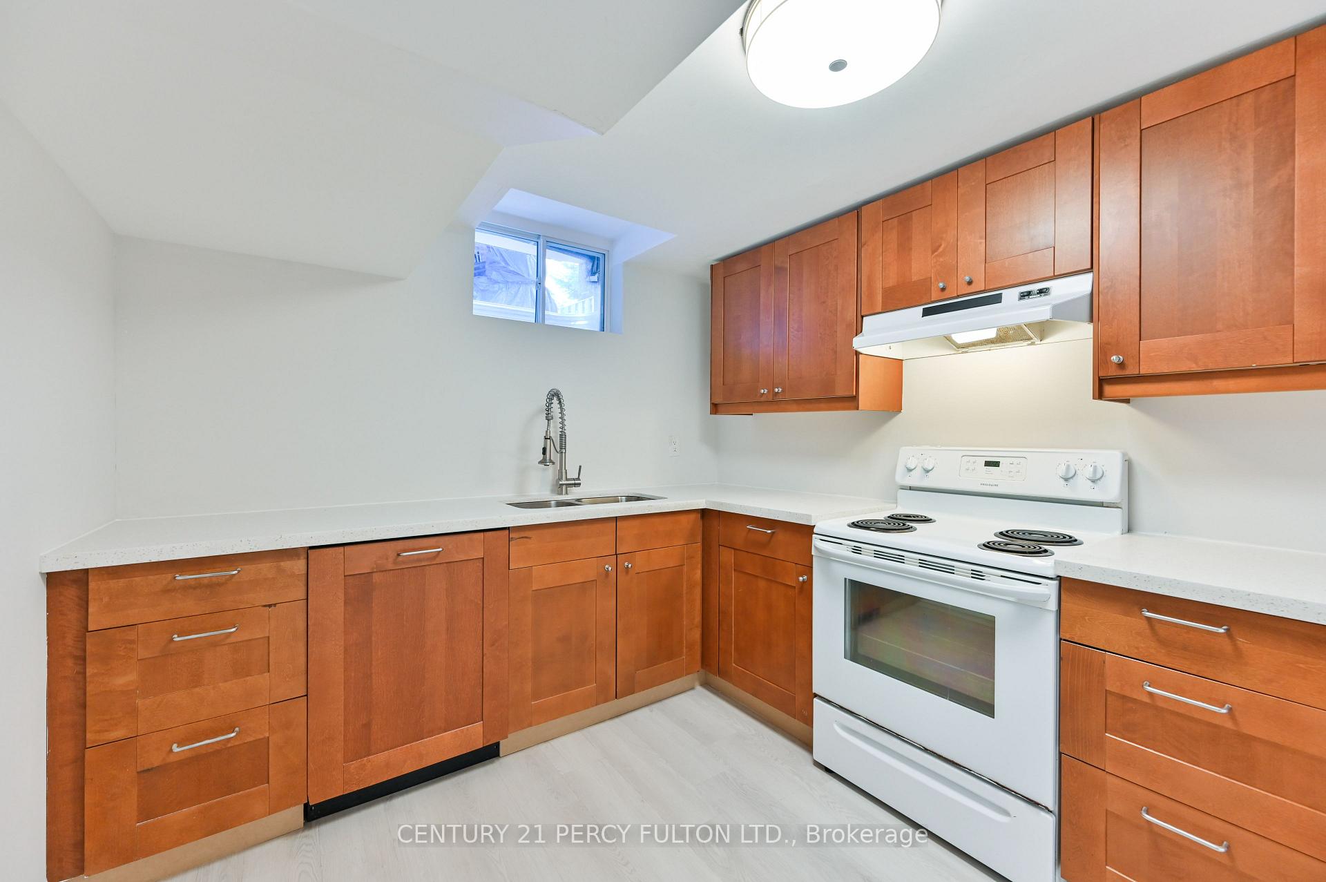 Photo 11 of 54 Chapel Park Square, Scarborough, Steeles — HOMEH
