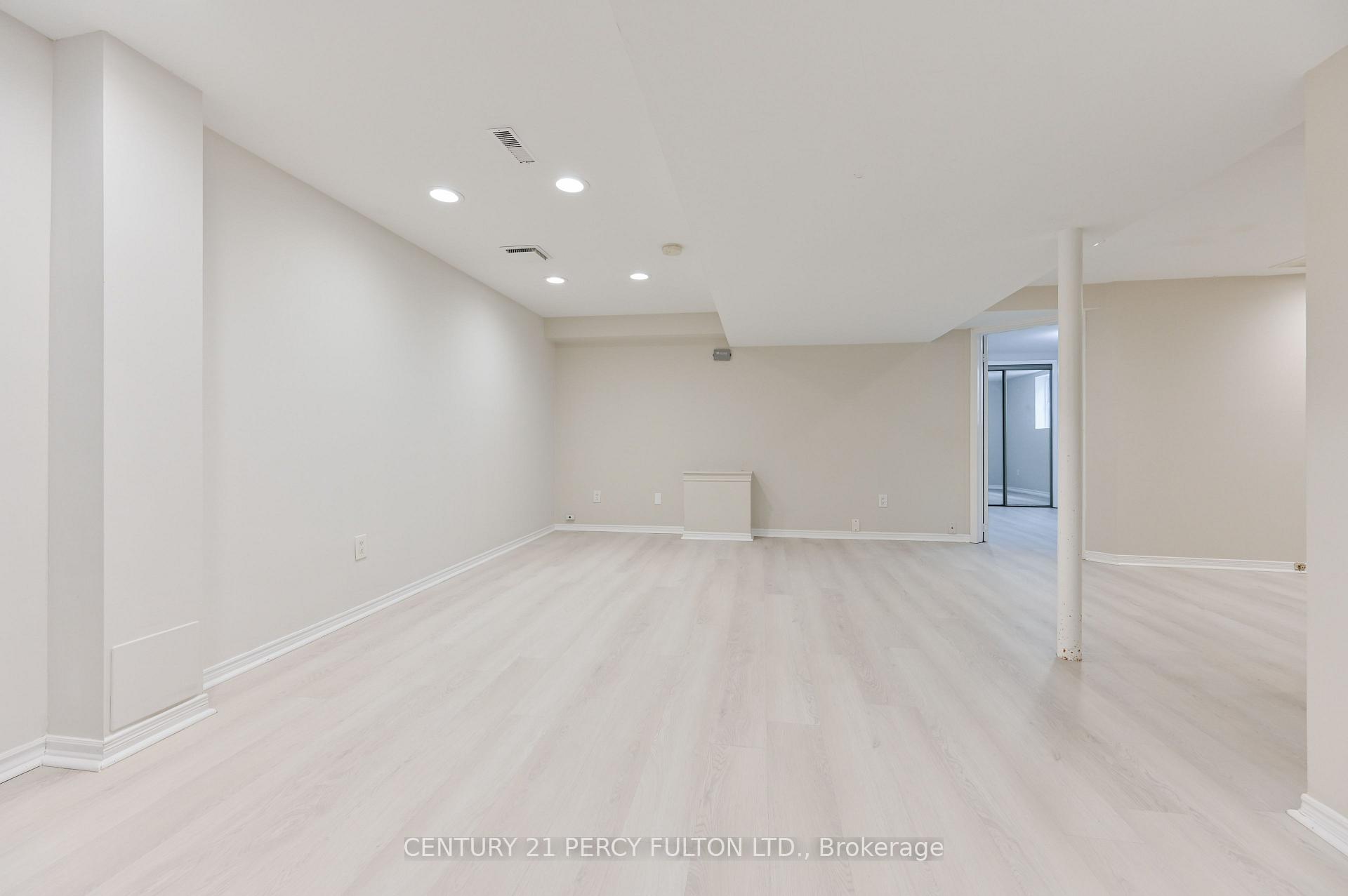 Photo 15 of 54 Chapel Park Square, Scarborough, Steeles — HOMEH
