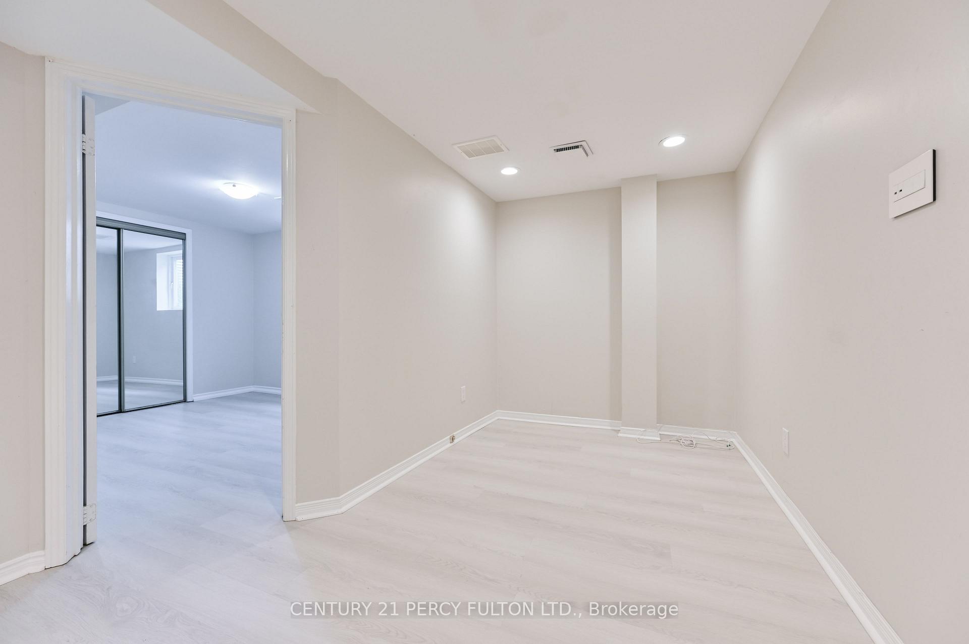 Photo 16 of 54 Chapel Park Square, Scarborough, Steeles — HOMEH