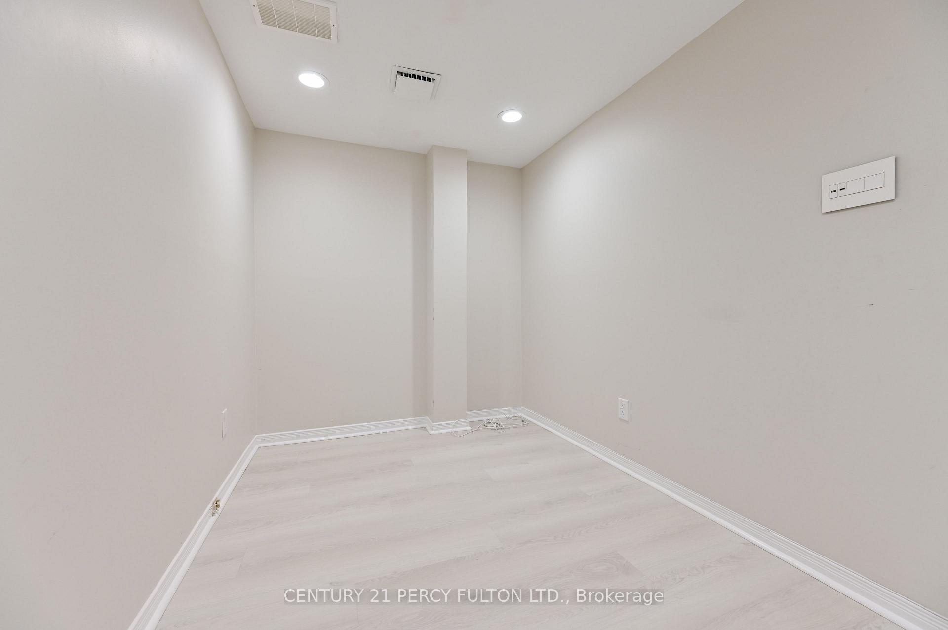 Photo 17 of 54 Chapel Park Square, Scarborough, Steeles — HOMEH