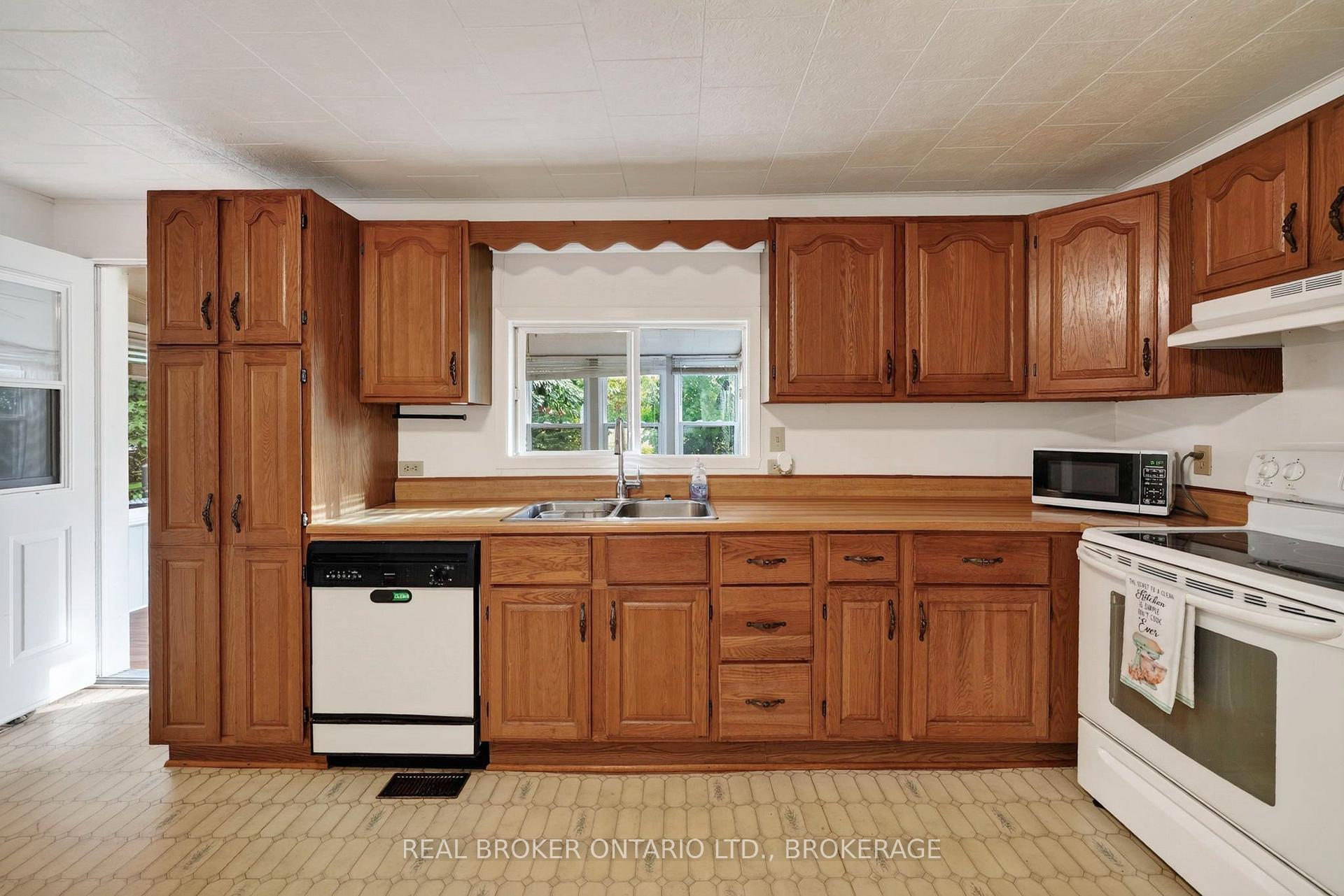 Photo 12 of 311 Hoople Avenue, Cornwall, Cornwall — HOMEH