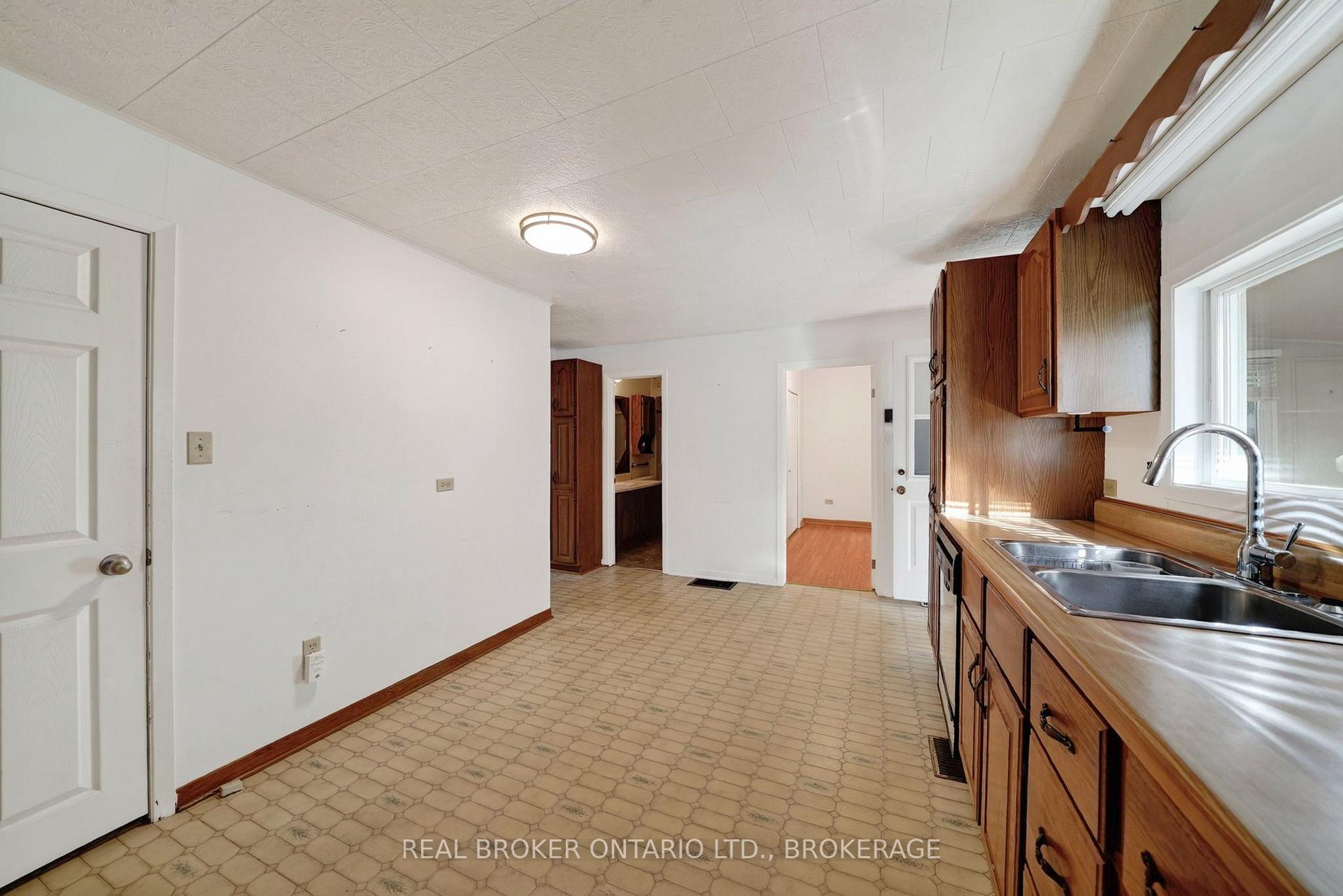 Photo 15 of 311 Hoople Avenue, Cornwall, Cornwall — HOMEH