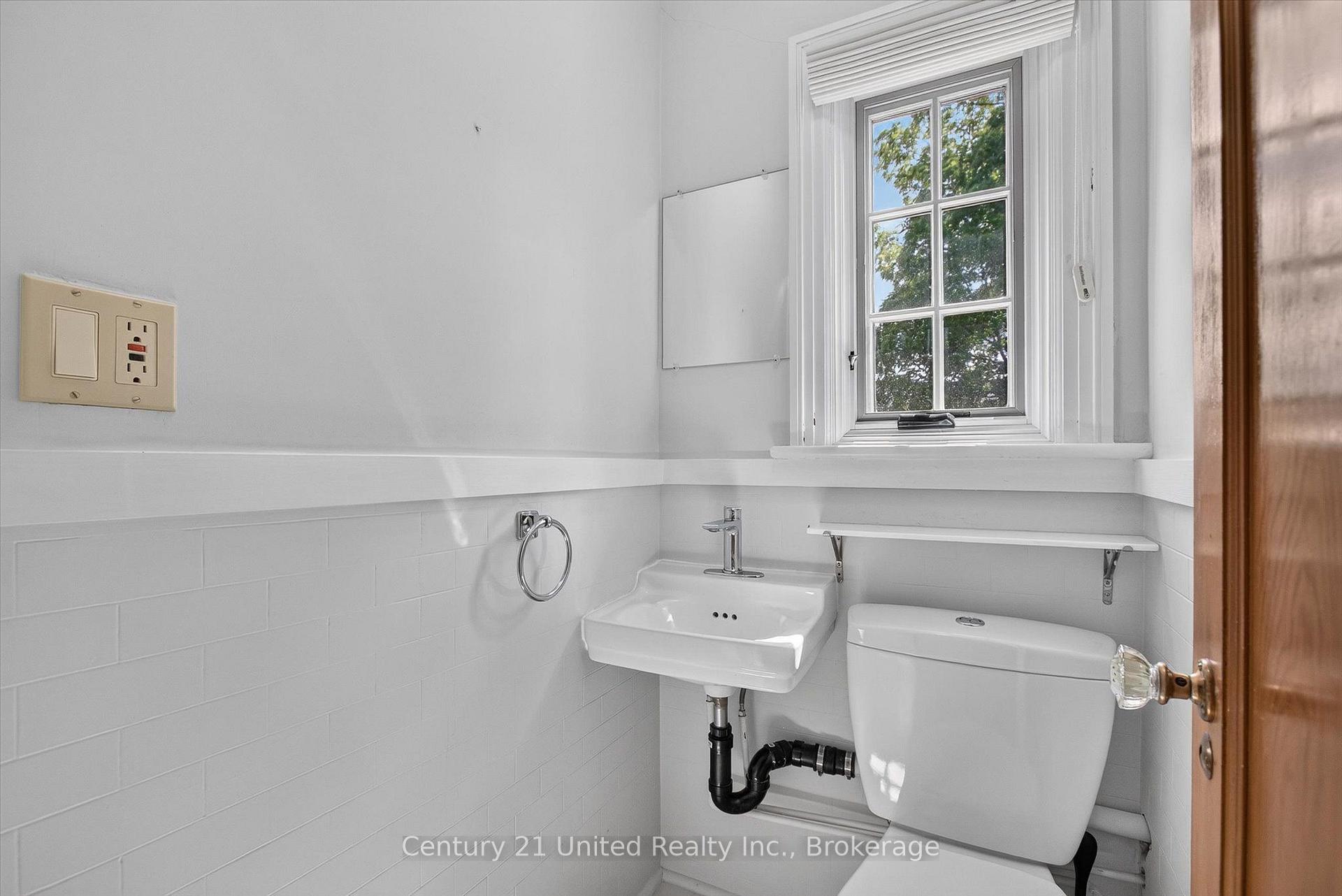 Photo 35 of 627 Gilmour Street, Peterborough, Town Ward 3 — HOMEH