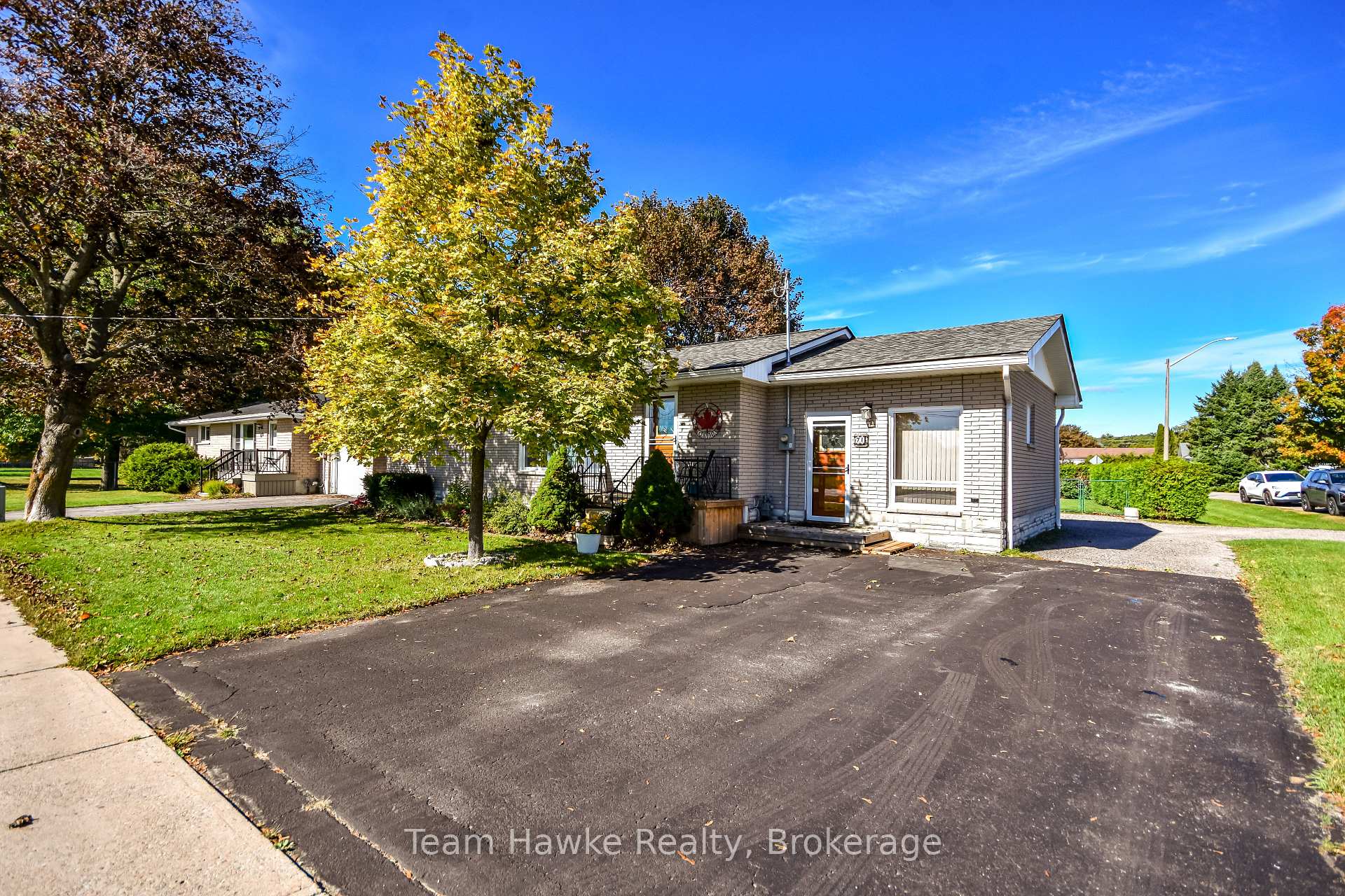Photo 2 of 71 Edward Street, Penetanguishene — HOMEH