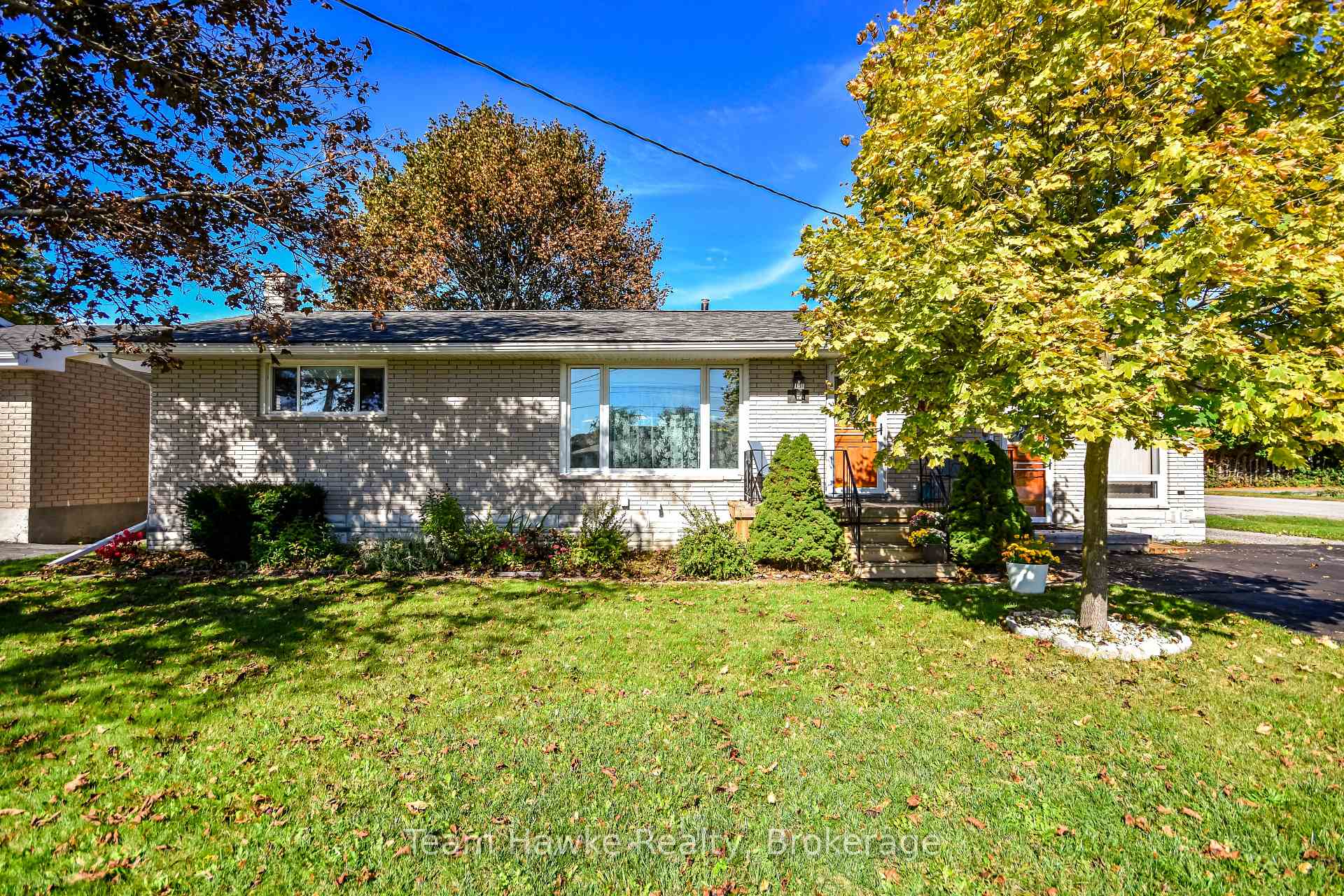 Photo 3 of 71 Edward Street, Penetanguishene — HOMEH