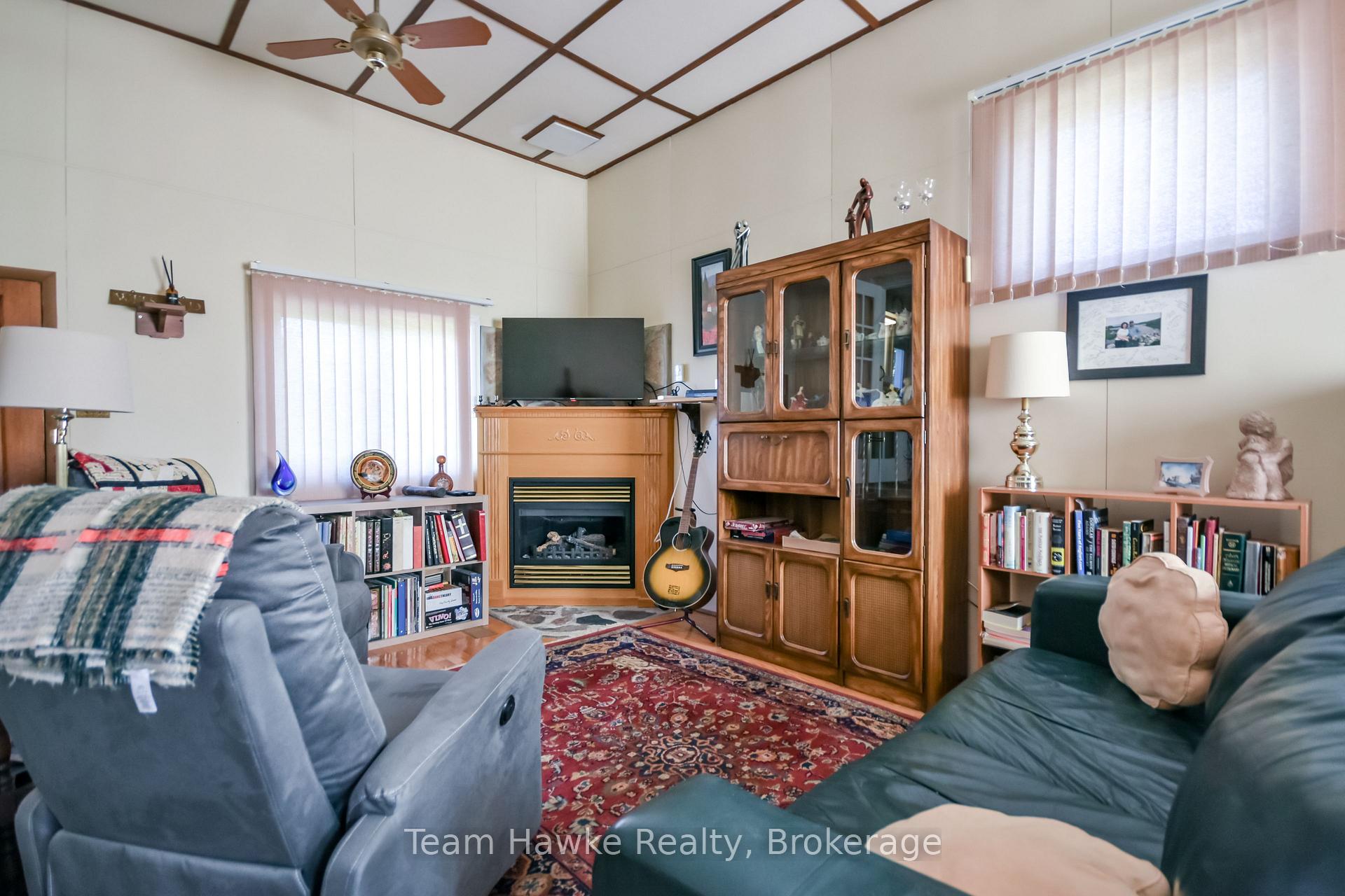 Photo 8 of 71 Edward Street, Penetanguishene — HOMEH