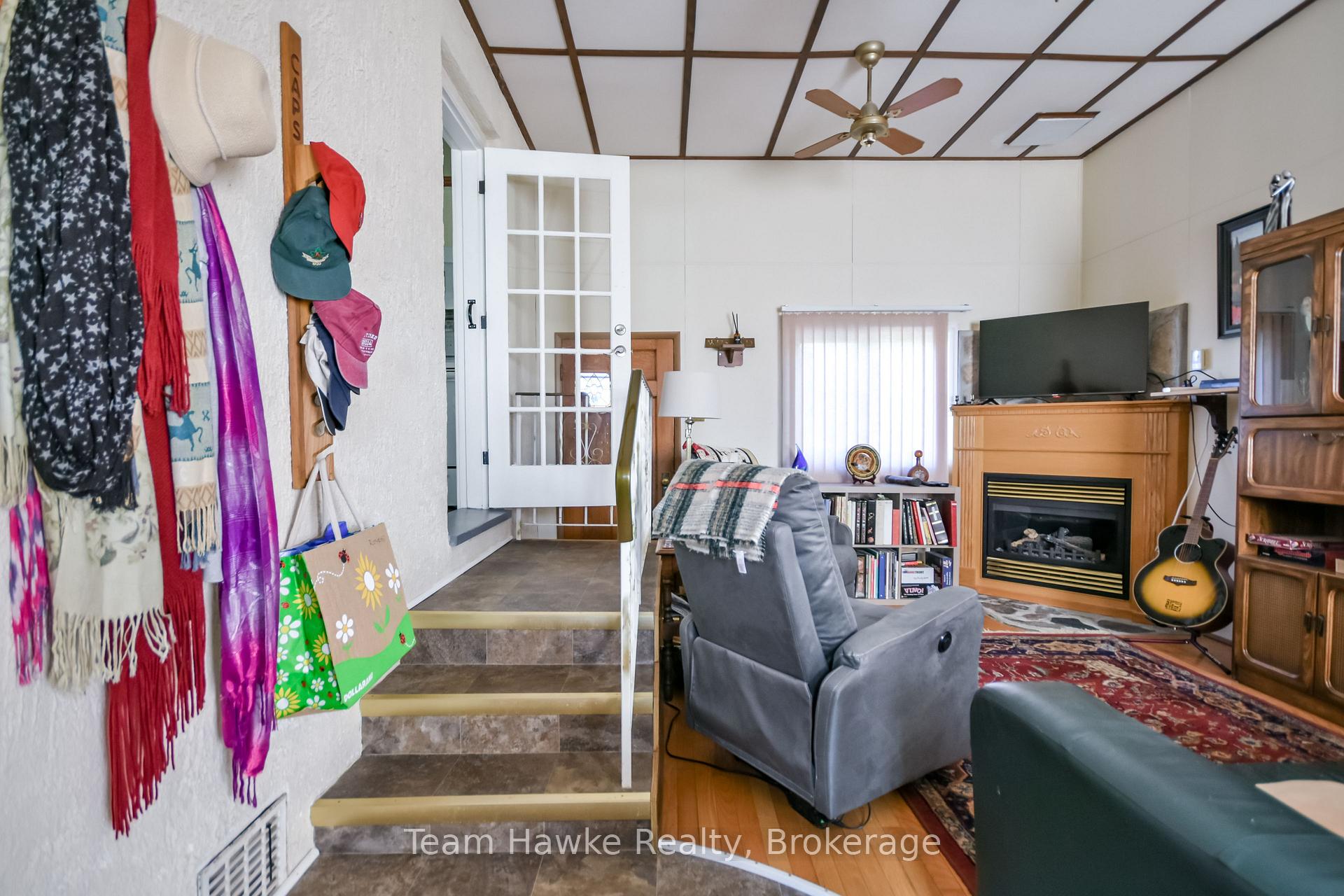 Photo 9 of 71 Edward Street, Penetanguishene — HOMEH