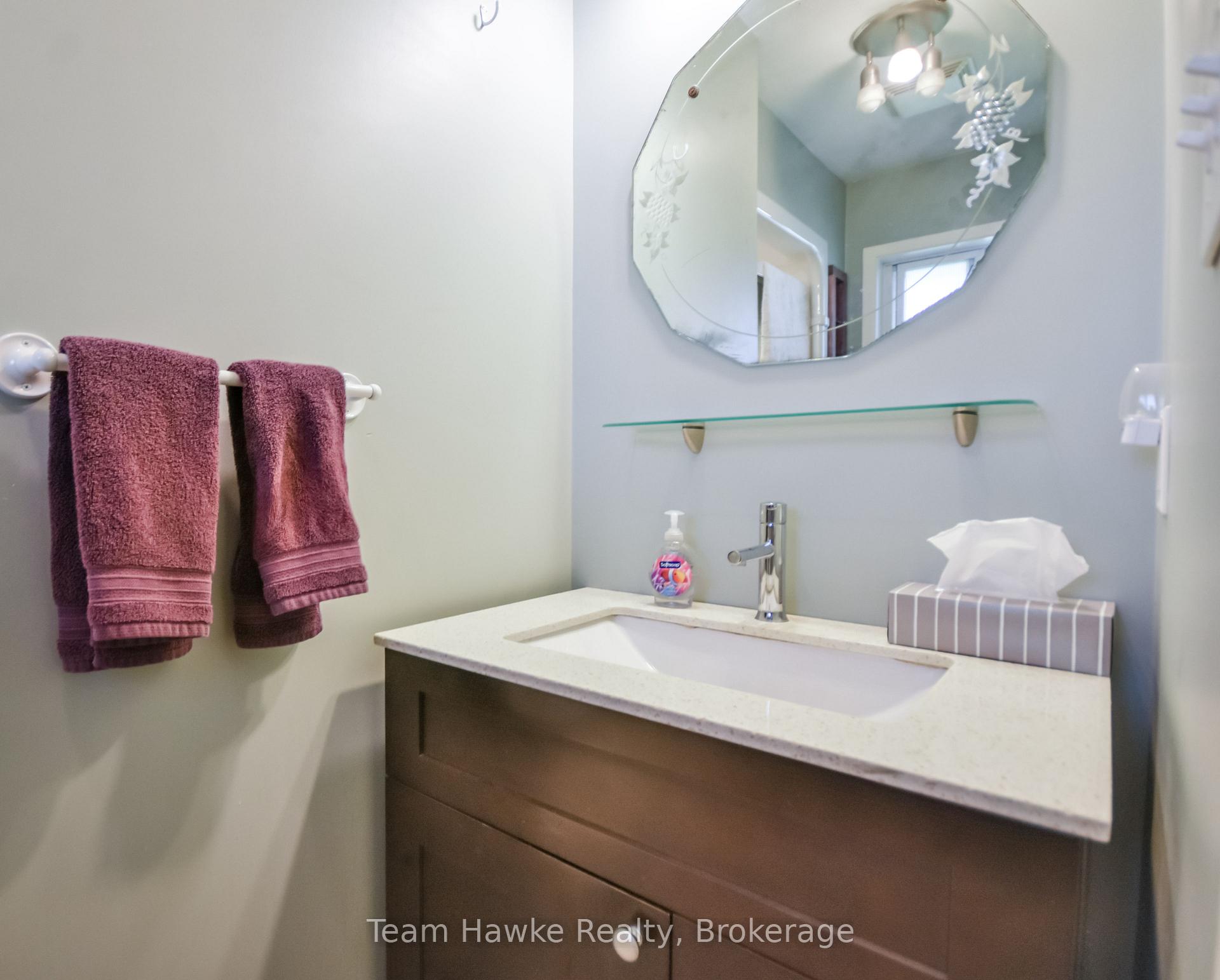 Photo 17 of 71 Edward Street, Penetanguishene — HOMEH