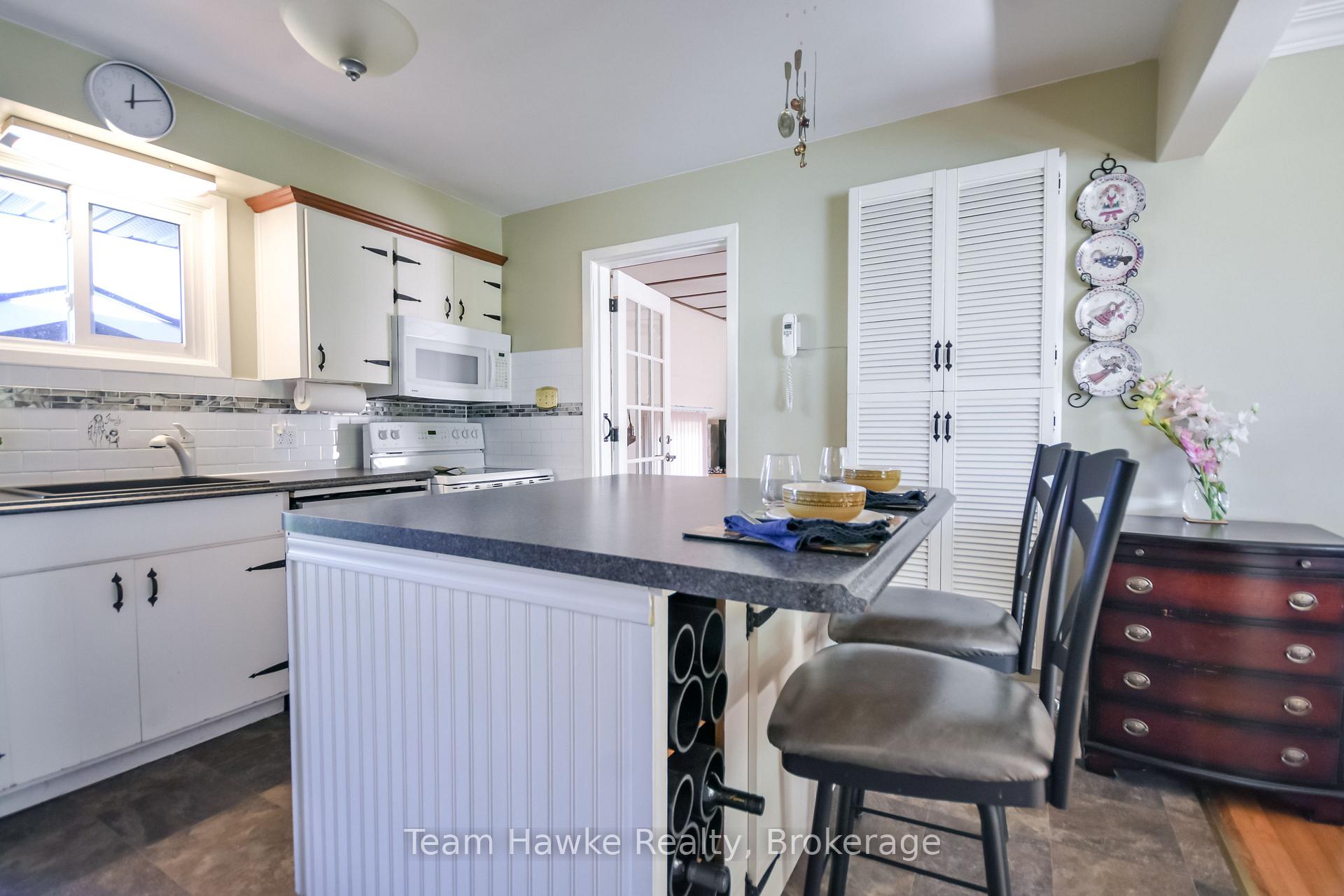 Photo 18 of 71 Edward Street, Penetanguishene — HOMEH