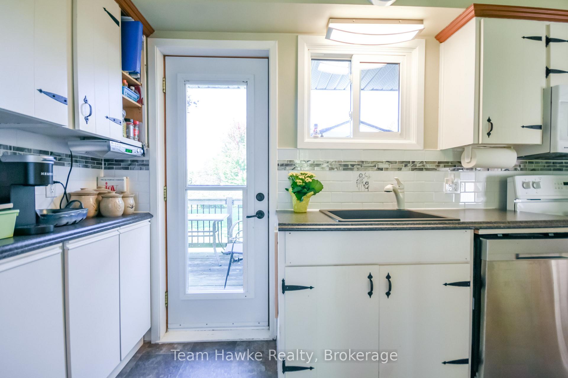 Photo 19 of 71 Edward Street, Penetanguishene — HOMEH