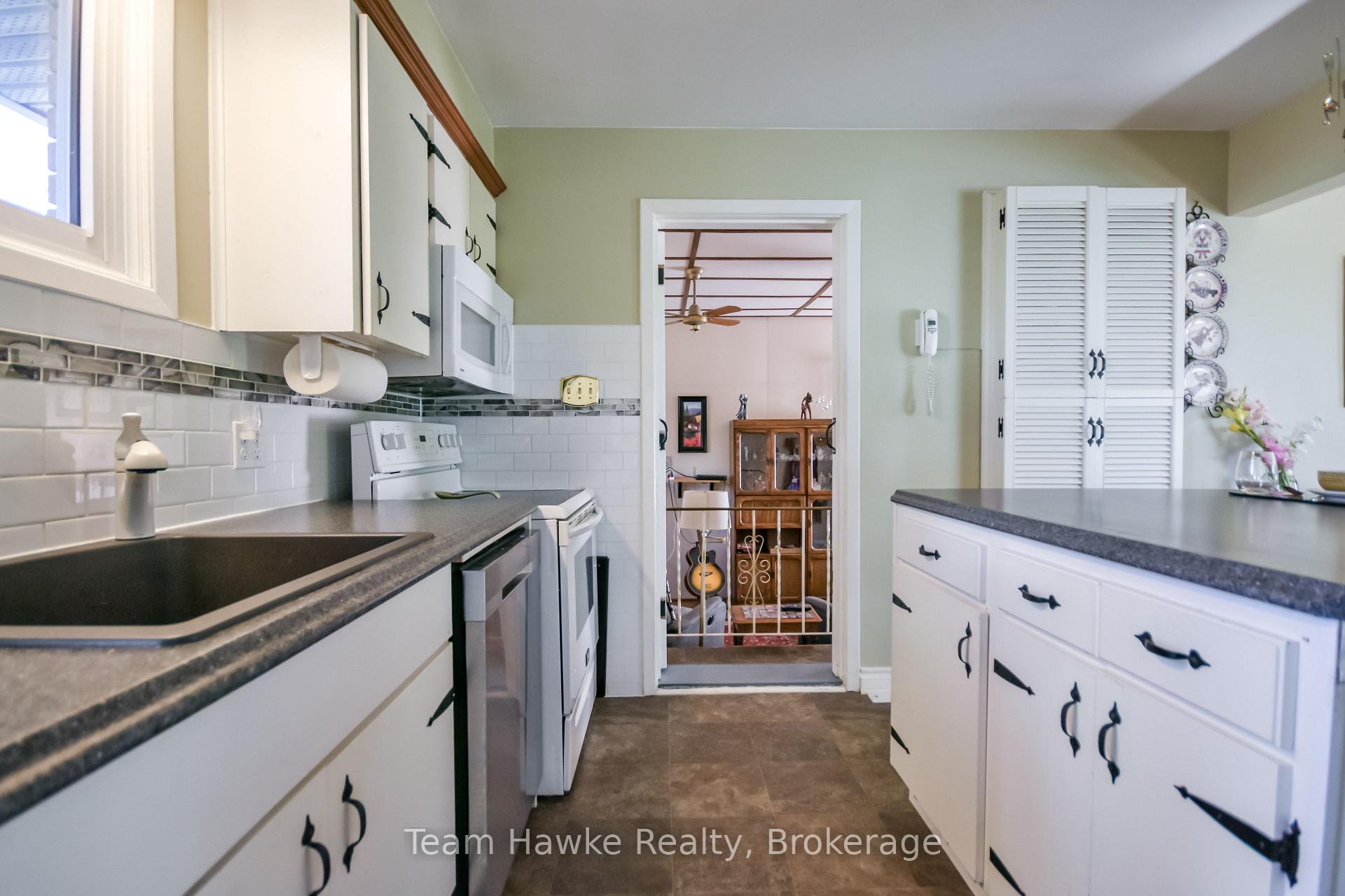 Photo 20 of 71 Edward Street, Penetanguishene — HOMEH