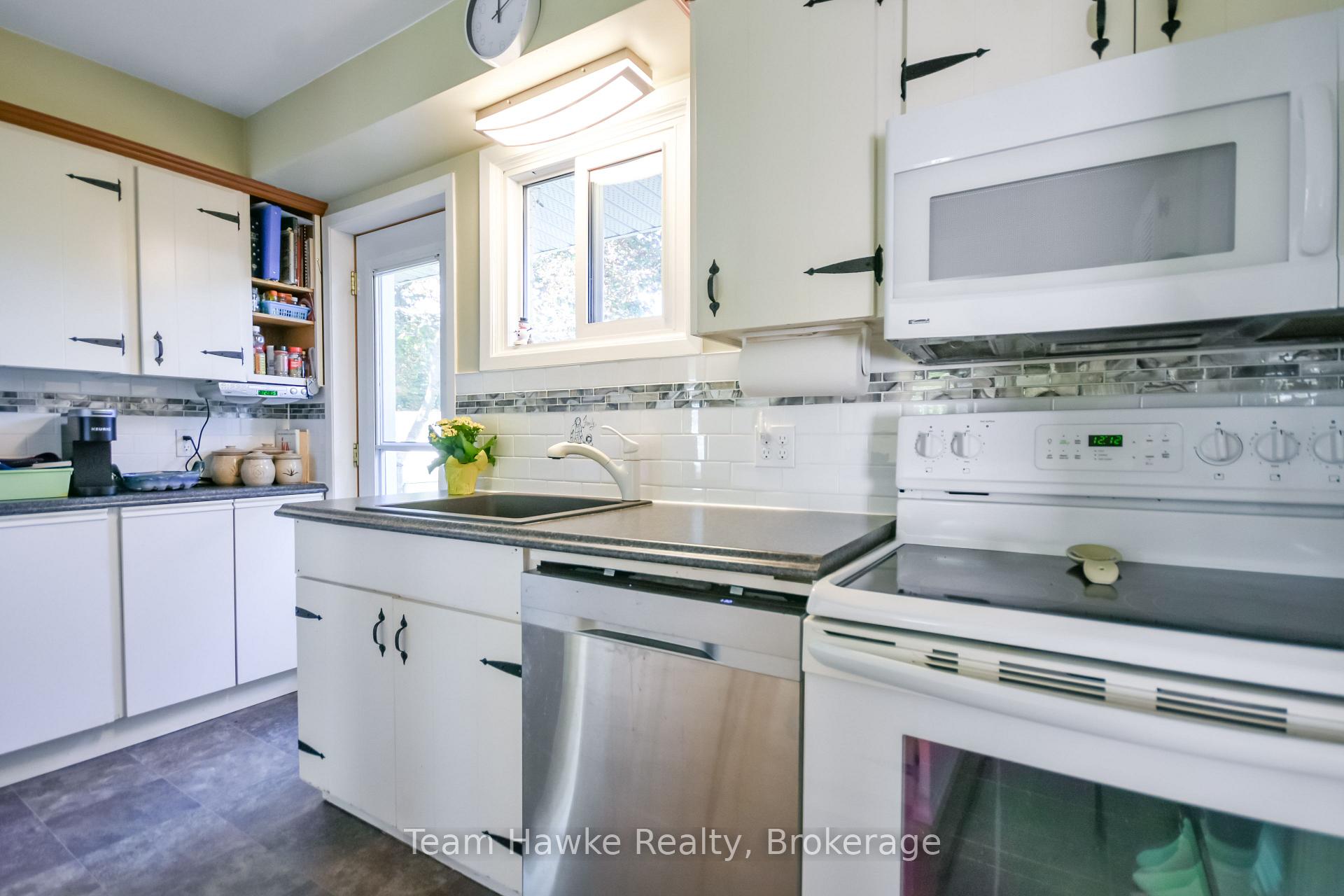 Photo 21 of 71 Edward Street, Penetanguishene — HOMEH