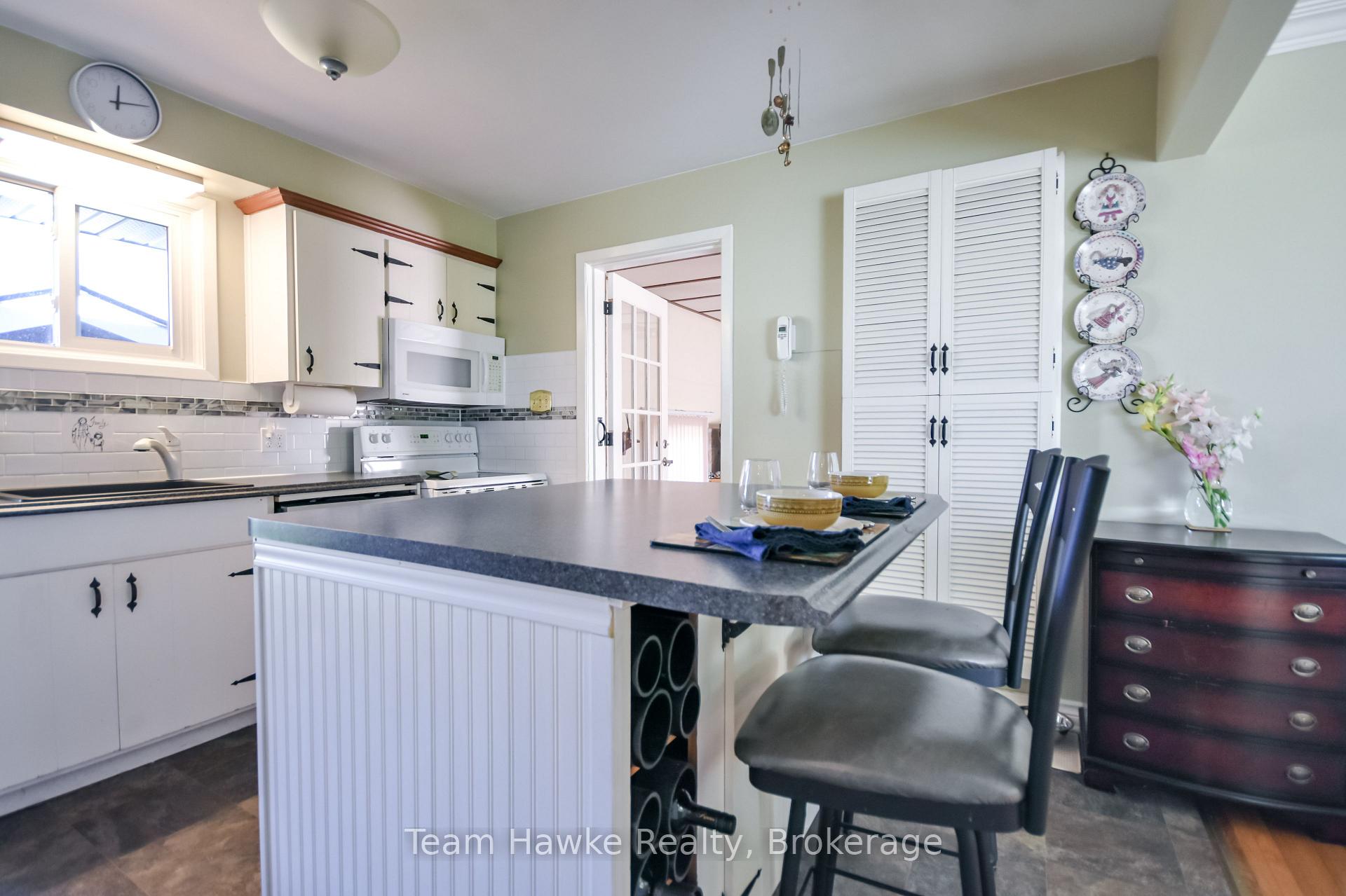 Photo 23 of 71 Edward Street, Penetanguishene — HOMEH