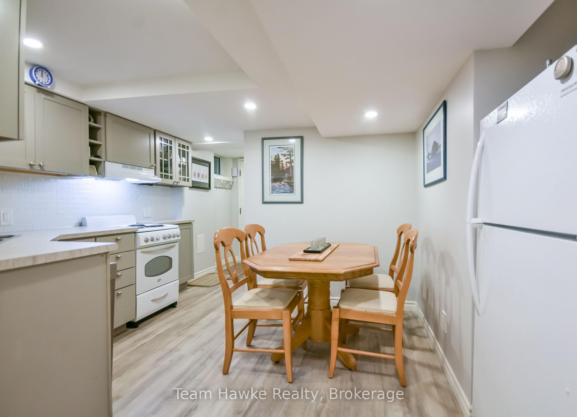 Photo 32 of 71 Edward Street, Penetanguishene — HOMEH