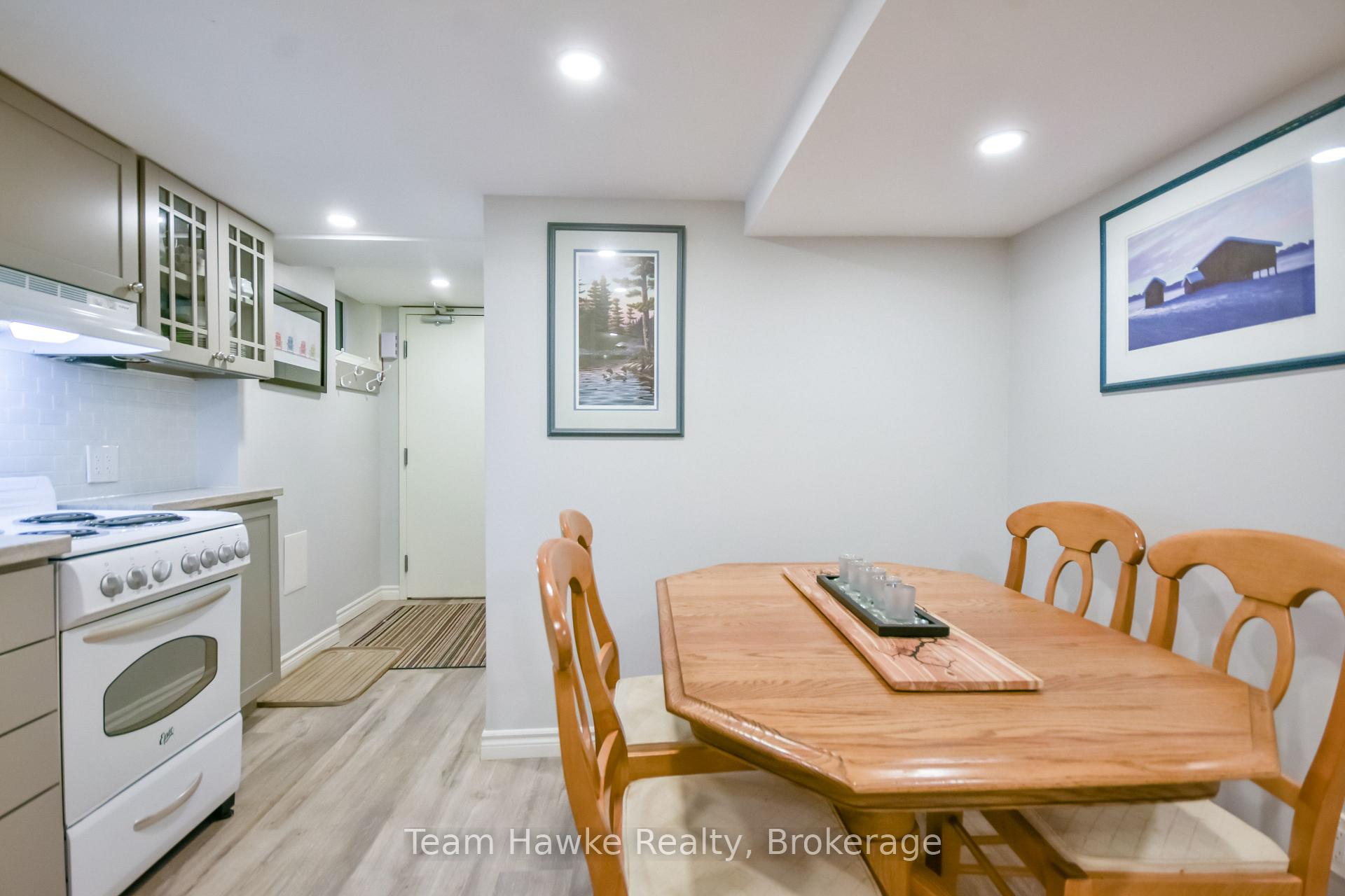 Photo 33 of 71 Edward Street, Penetanguishene — HOMEH
