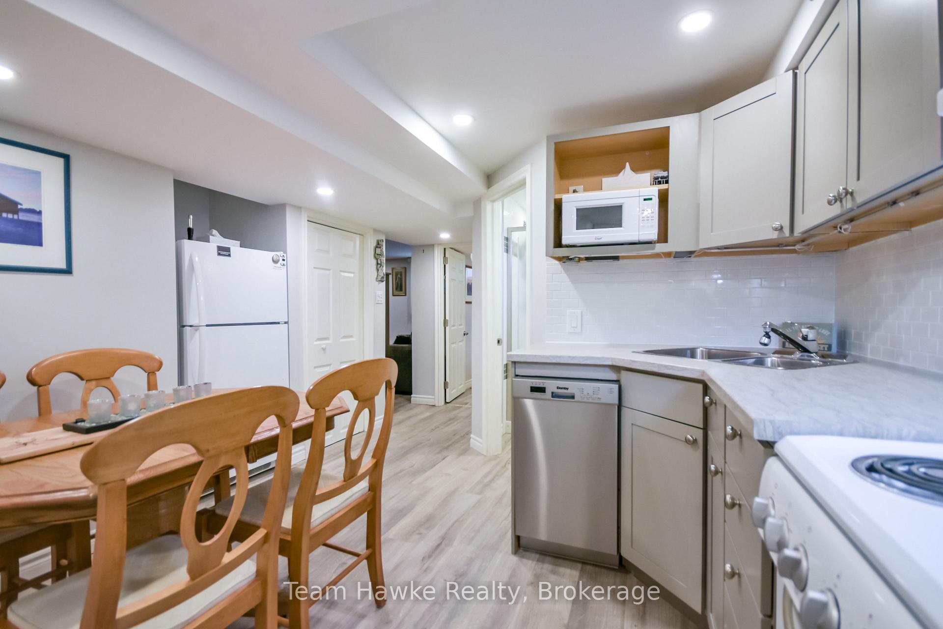 Photo 35 of 71 Edward Street, Penetanguishene — HOMEH