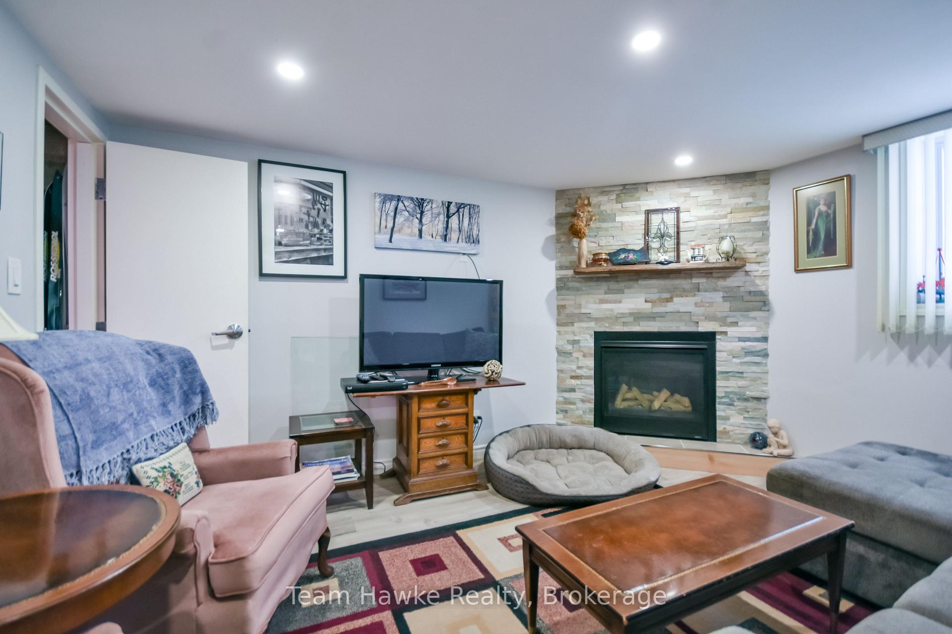 Photo 38 of 71 Edward Street, Penetanguishene — HOMEH