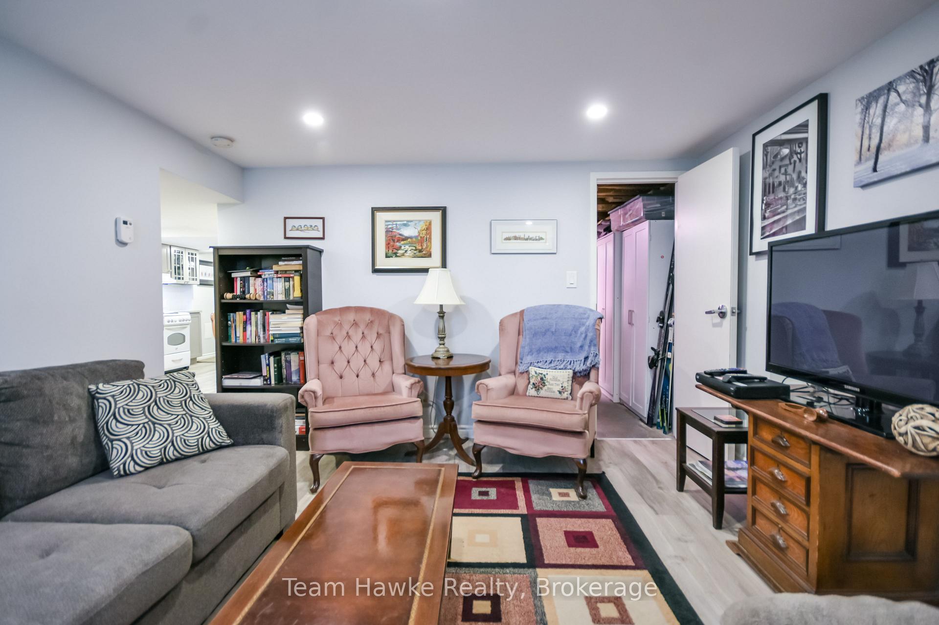 Photo 40 of 71 Edward Street, Penetanguishene — HOMEH