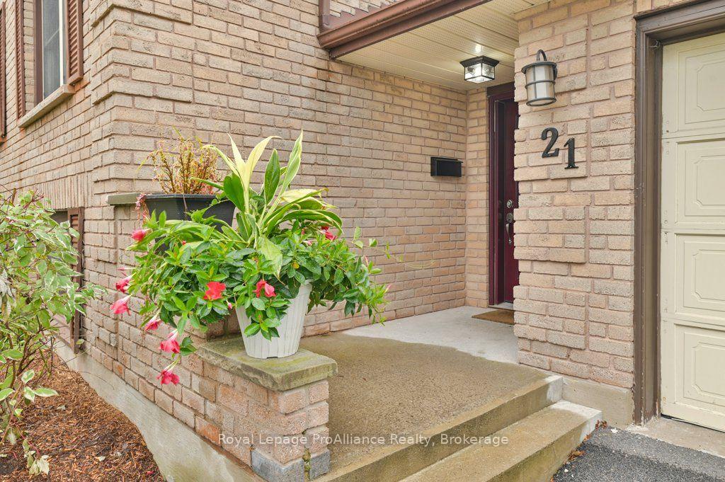 Photo 4 of 21 Forrester Court, Belleville, Belleville Ward — HOMEH